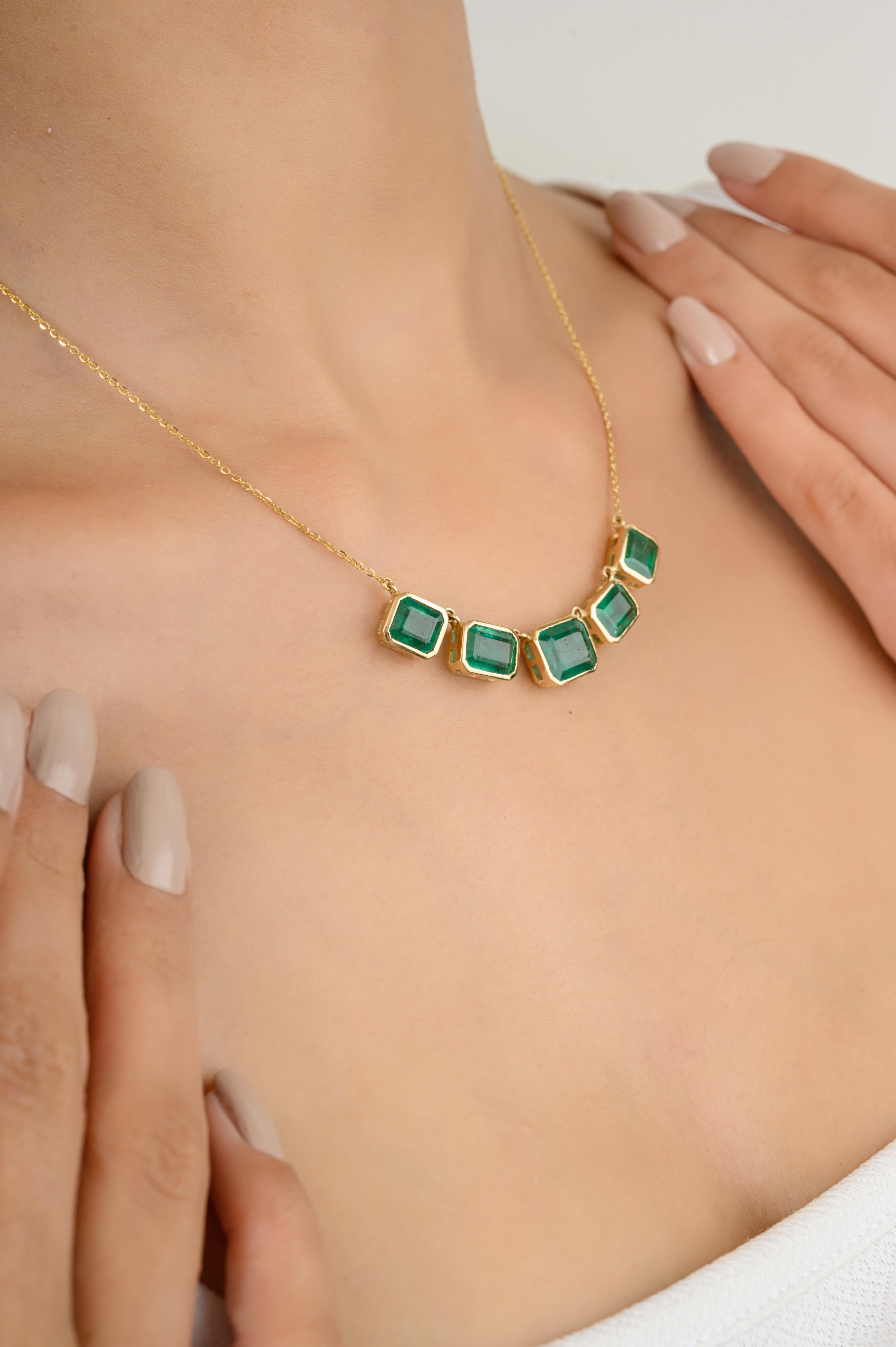 Octagon Cut Modern 9.25 Carat Emerald Chain Necklace for Women in 18k Solid Yellow Gold For Sale