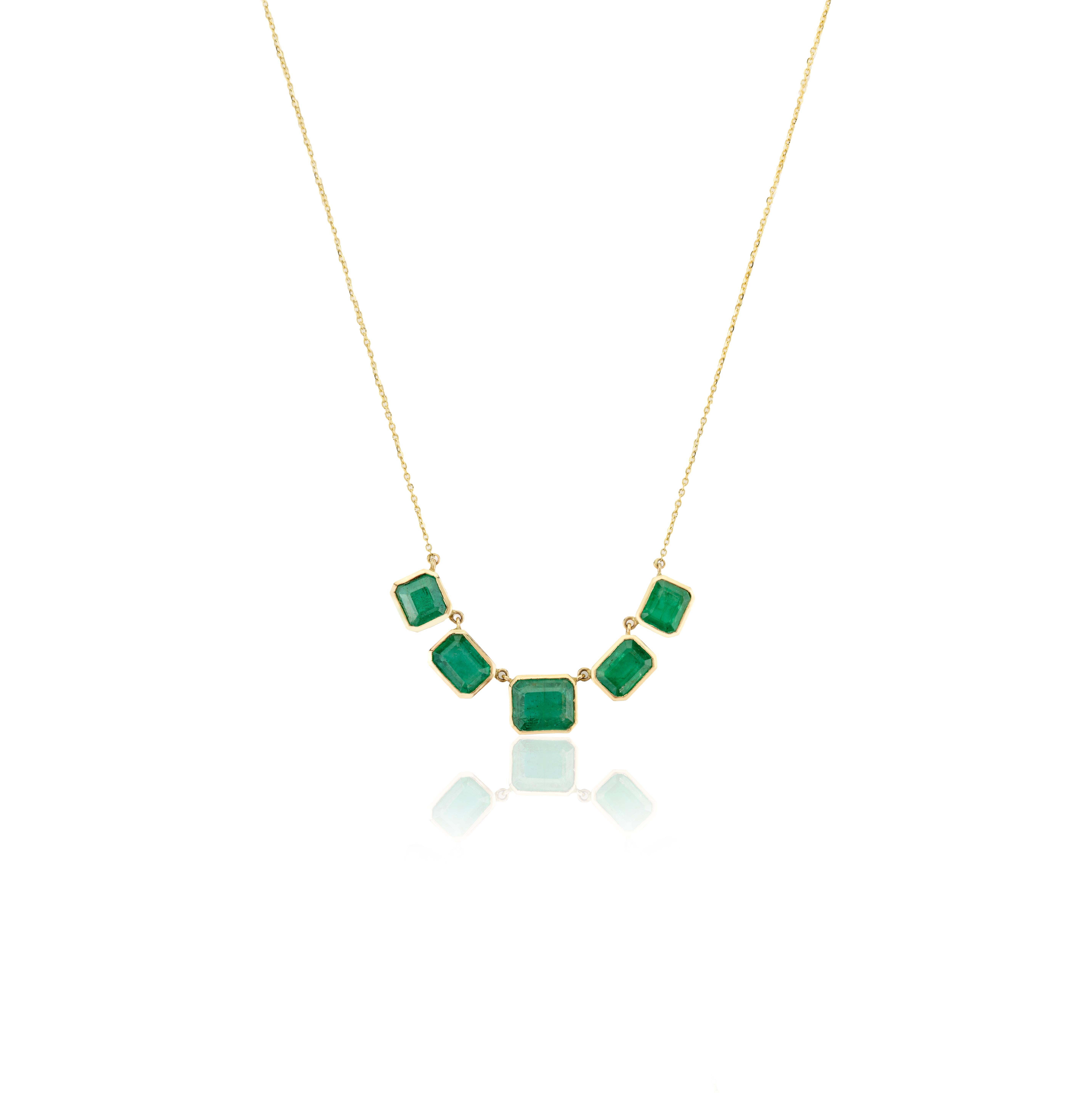 Modern 9.25 Carat Emerald Chain Necklace for Women in 18k Solid Yellow Gold For Sale 2