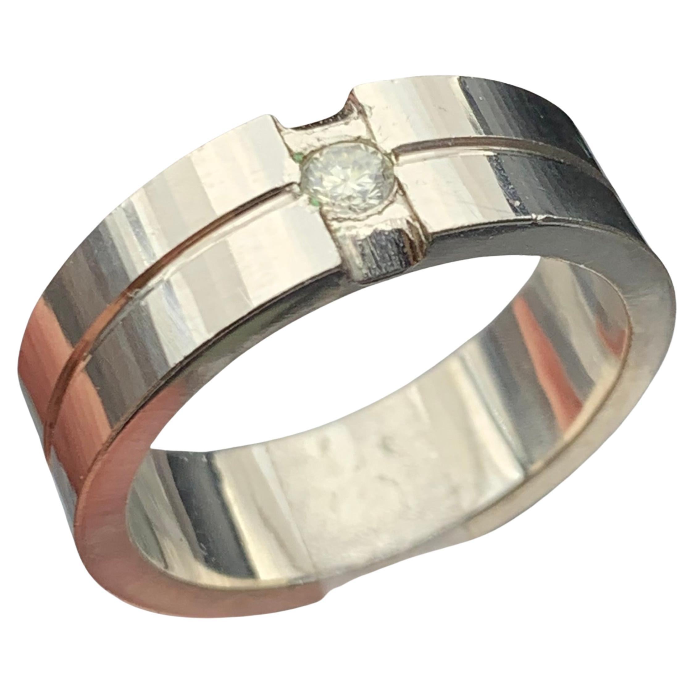 Bague géométrique moderne en argent 925 avec diamant solitaire affleurant en vente