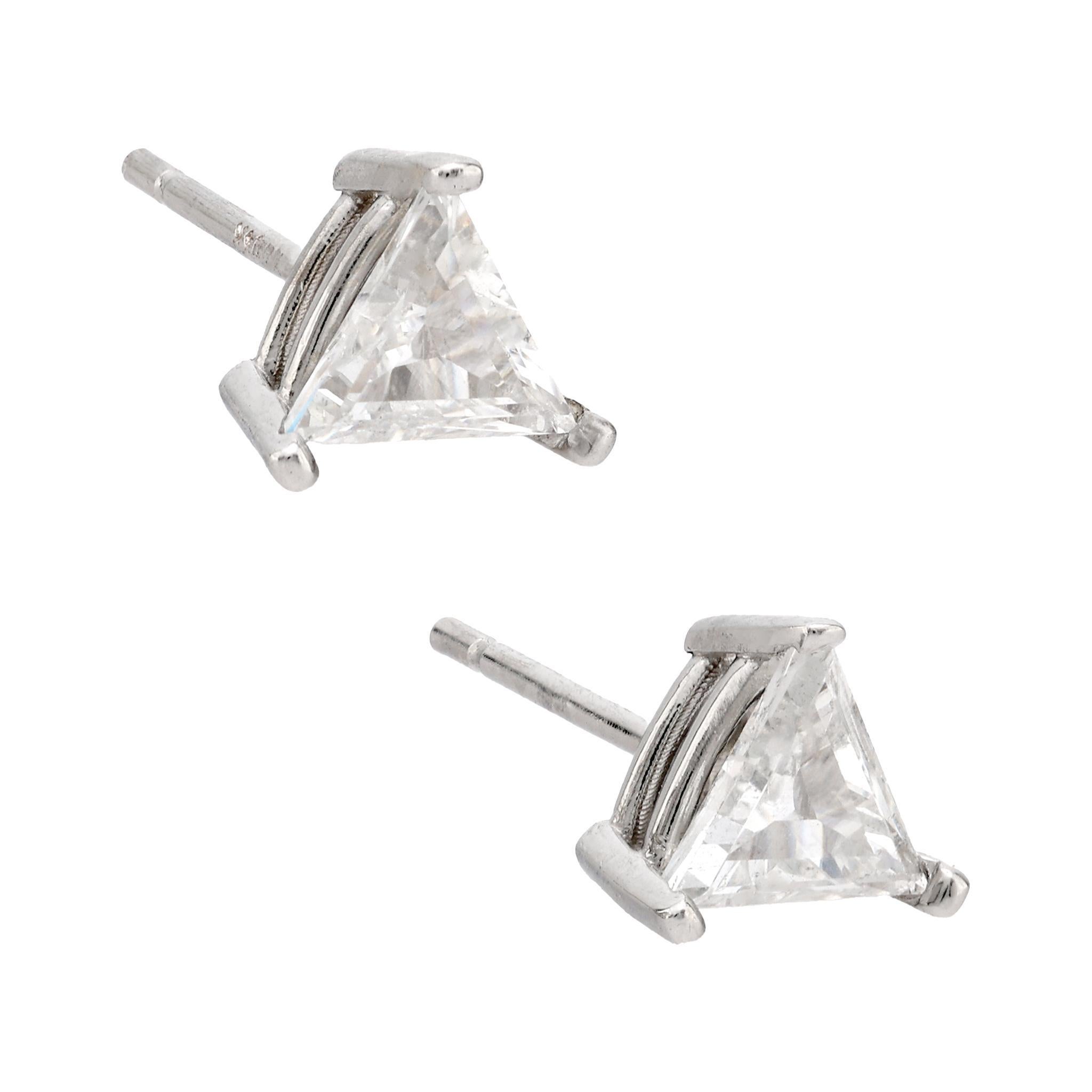 Moderne .97 Karat Gesamtgewicht Diamant 14k Weißgold Dreieckige Ohrstecker (Ungeschliffen)