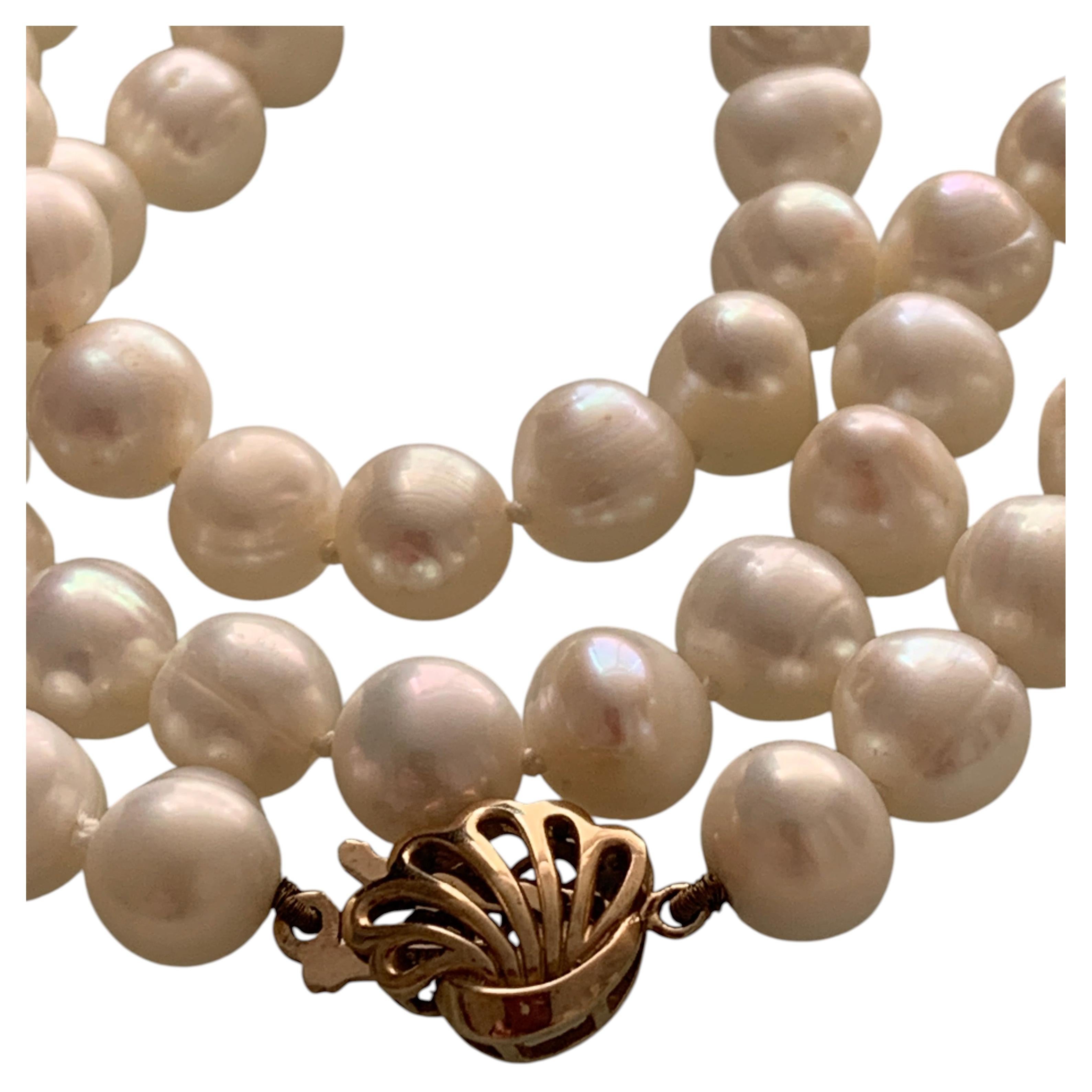 Collar tipo «ópera» moderno de oro amarillo de 9 quilates con una perla barroca de agua dulce grande de 10 mm en venta