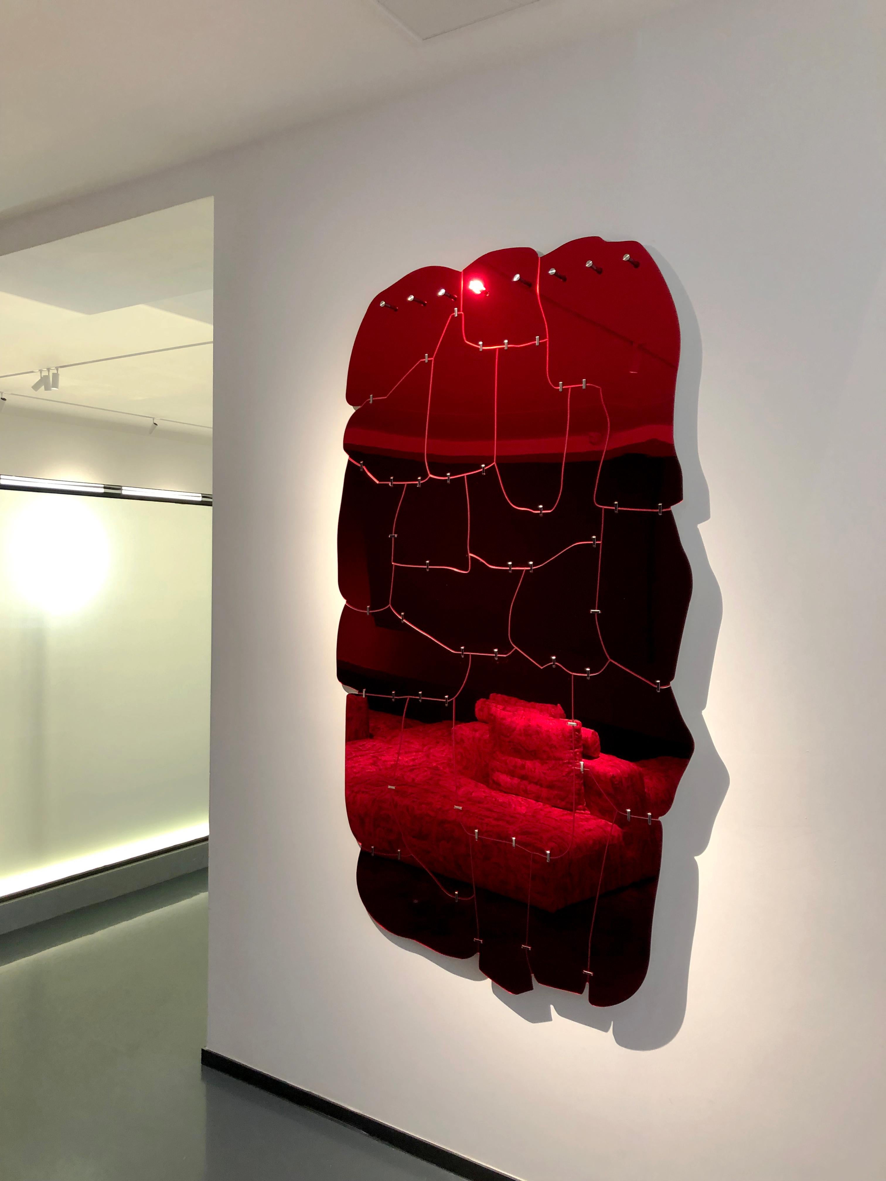 Modern-Decor Miroir mural abstrait en acrylique avec support en aluminium - Déclaration décorative Neuf - En vente à Monroe, NY