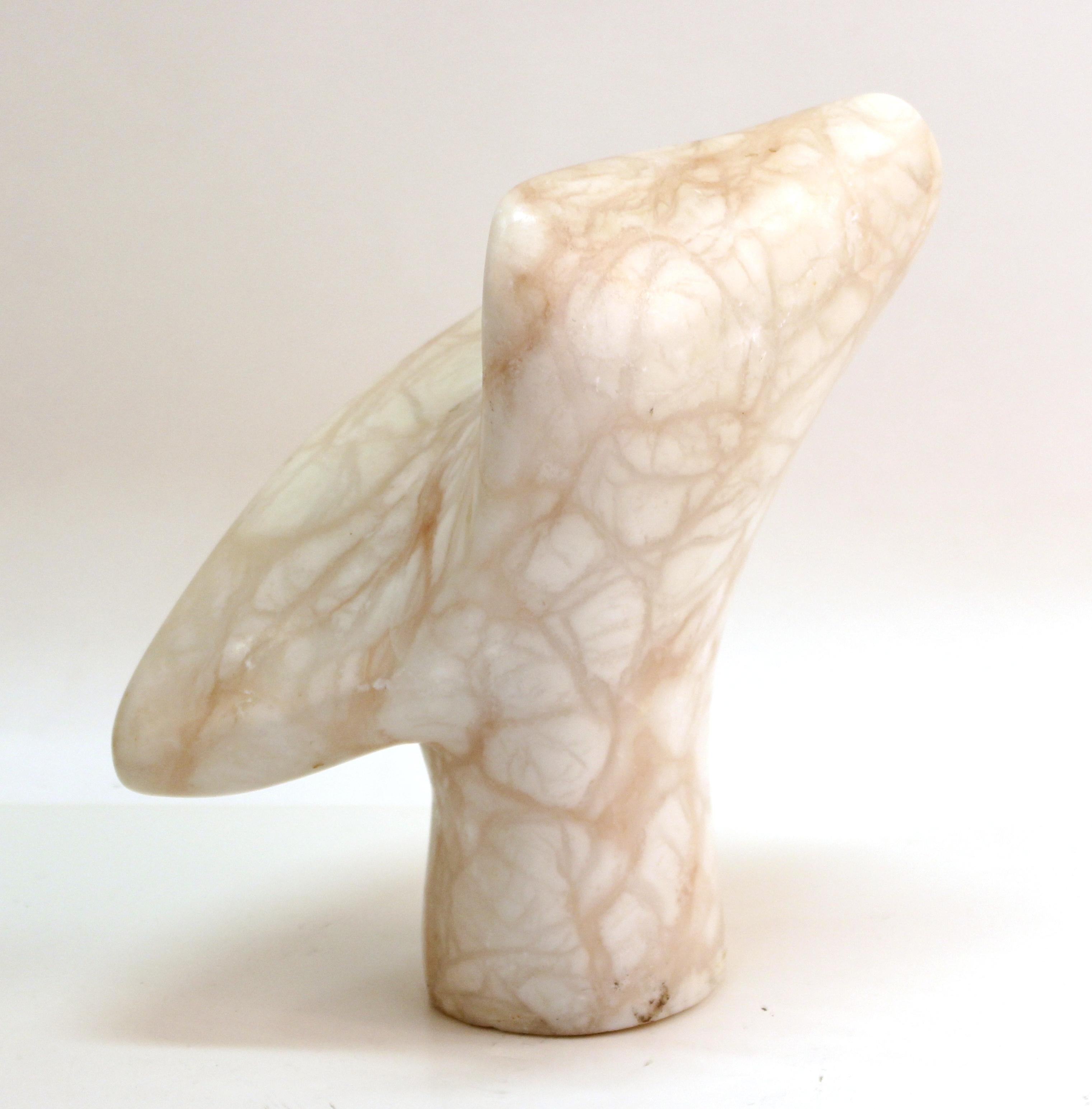 Modern Abstract Biomorph Sculpture in Carved Off-White Marble In Good Condition In New York, NY