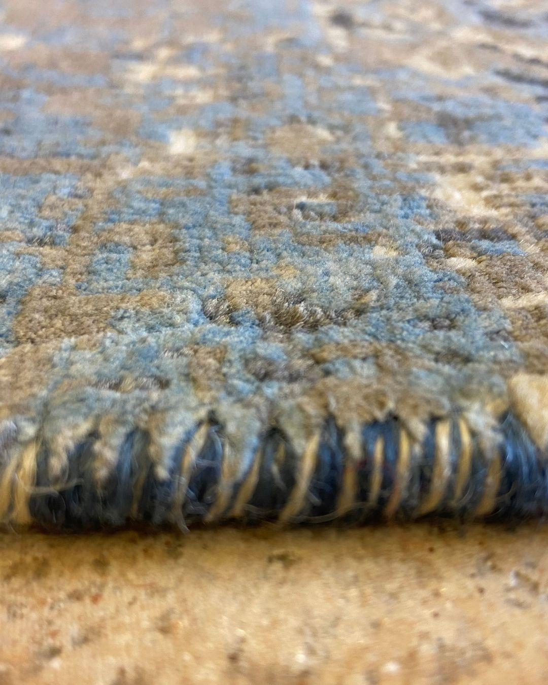 Modern Abstract Blue, Cream, and Gray Hand-Knotted Wool Rug, 5' x 7' (21. Jahrhundert und zeitgenössisch) im Angebot