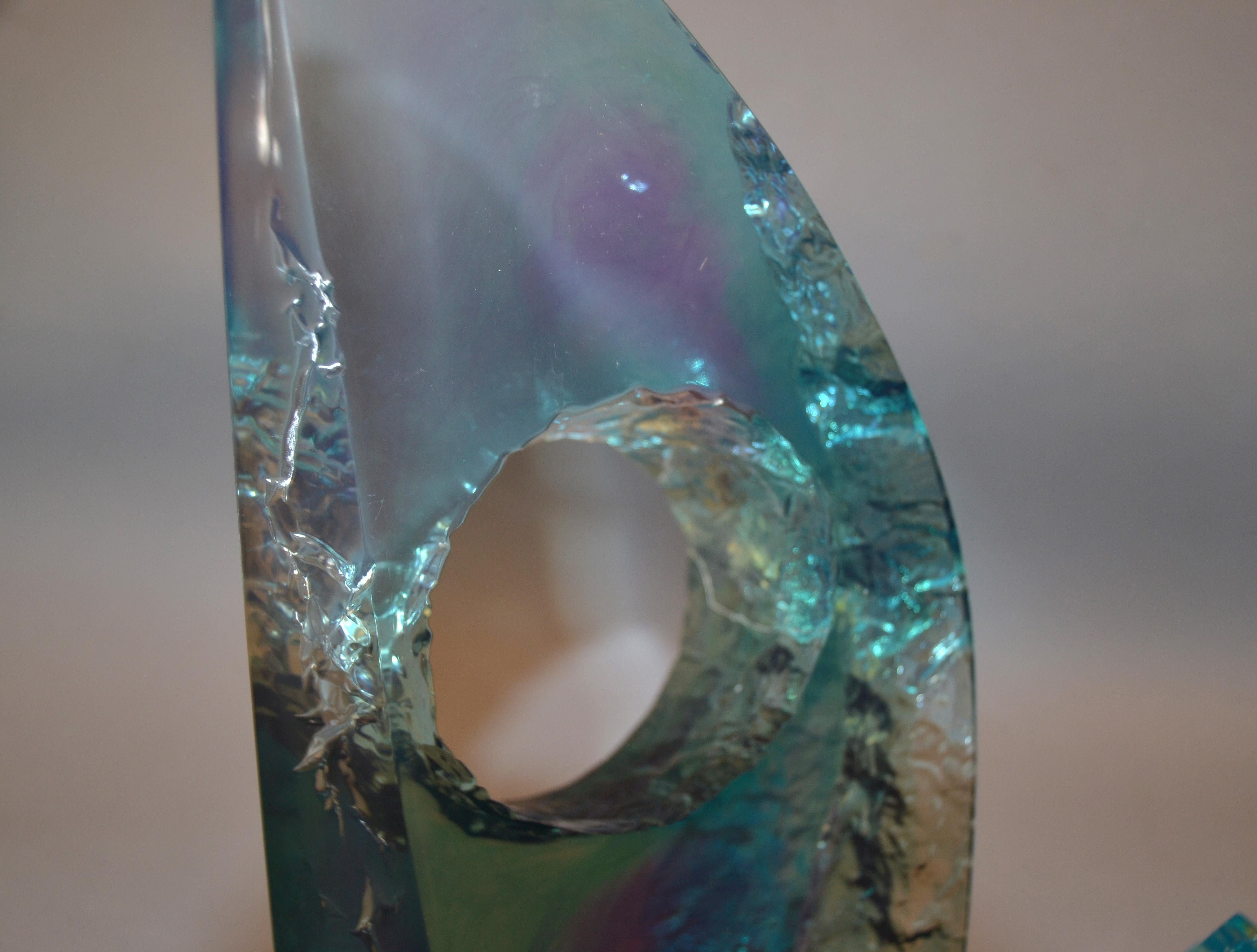 Fatto a mano Scultura moderna astratta in acrilico con sfumature blu di Young 1998 in vendita
