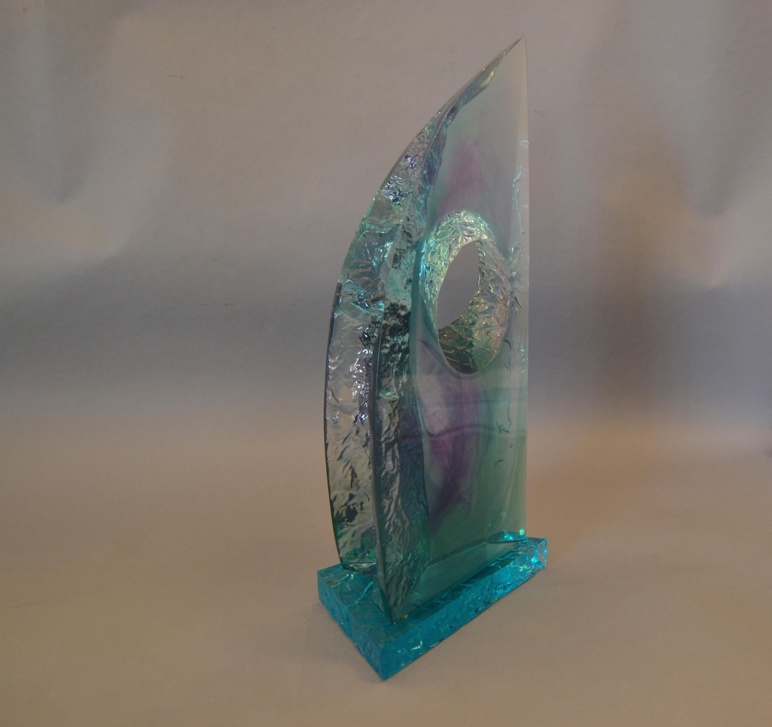 Scultura moderna astratta in acrilico con sfumature blu di Young 1998 In condizioni buone in vendita a Miami, FL