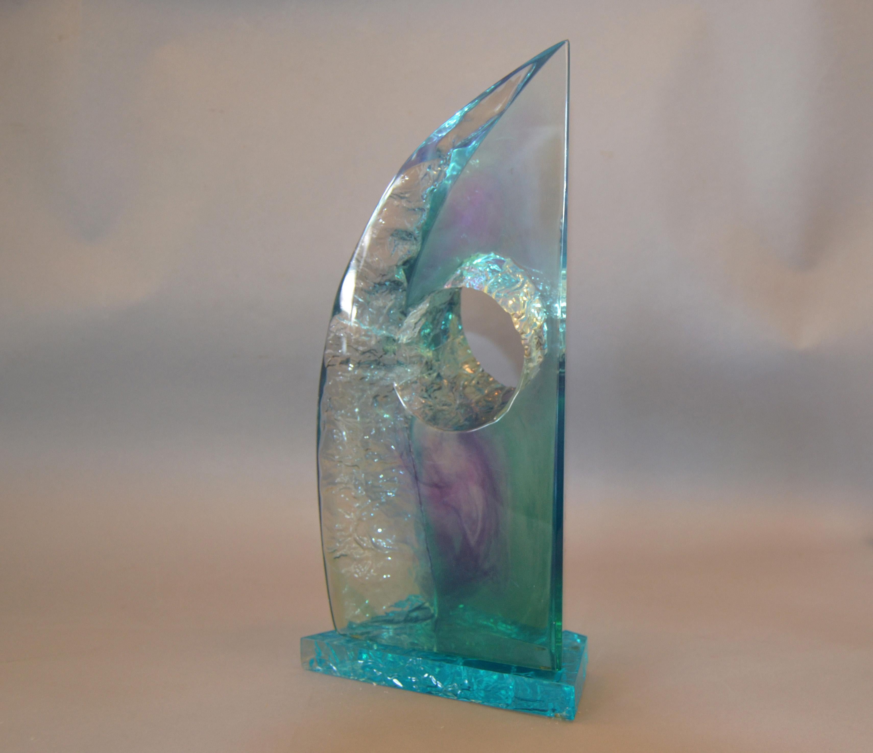 Fine XX secolo Scultura moderna astratta in acrilico con sfumature blu di Young 1998 in vendita