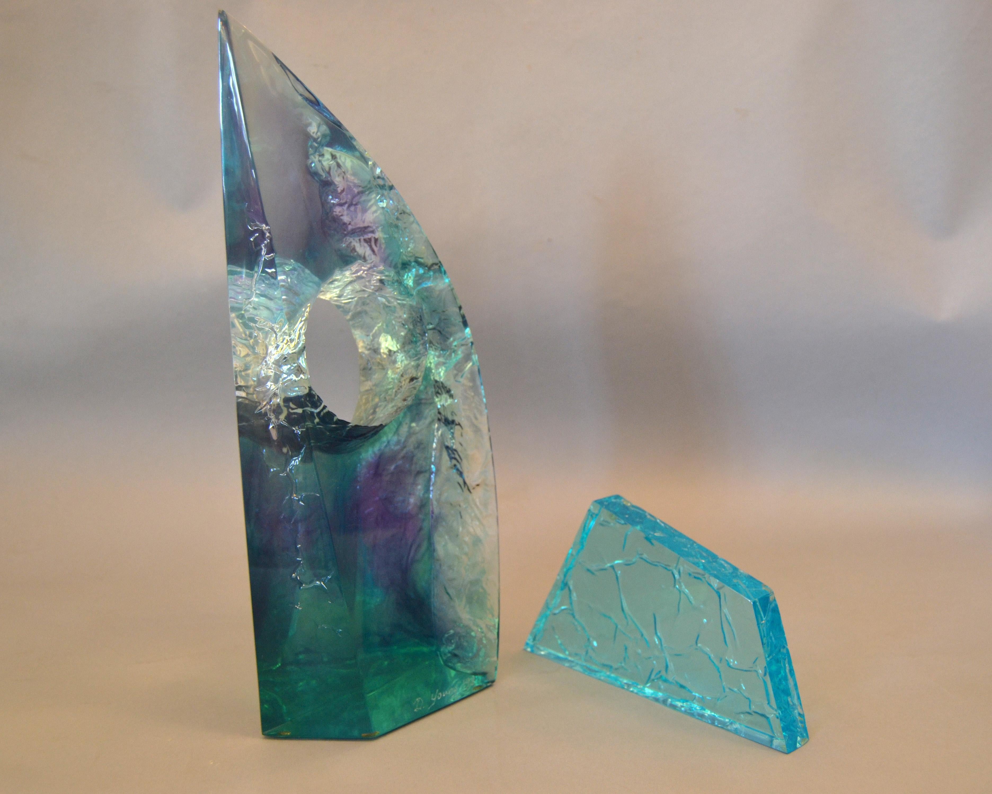 Acrilico Scultura moderna astratta in acrilico con sfumature blu di Young 1998 in vendita