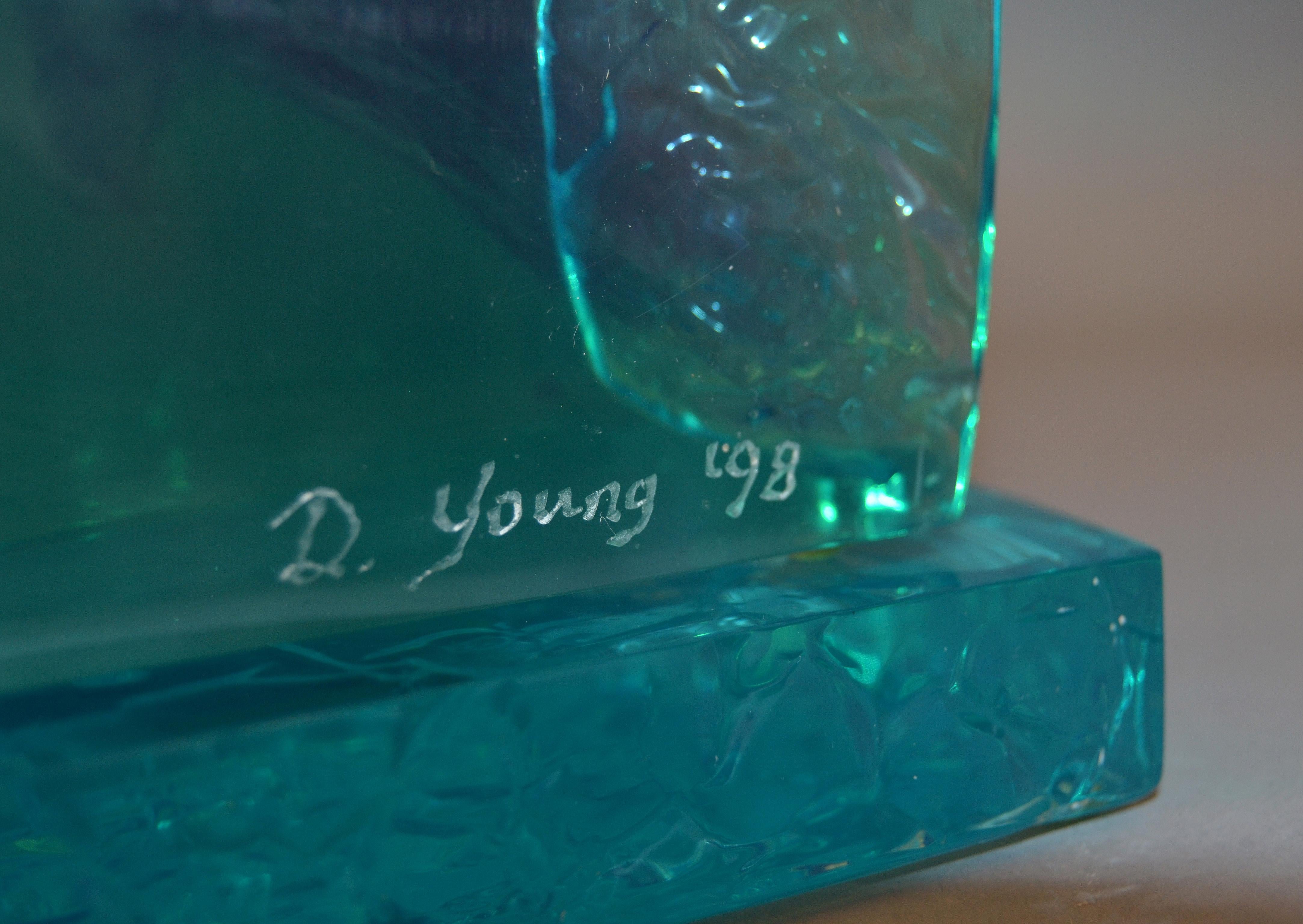 Scultura moderna astratta in acrilico con sfumature blu di Young 1998 in vendita 1