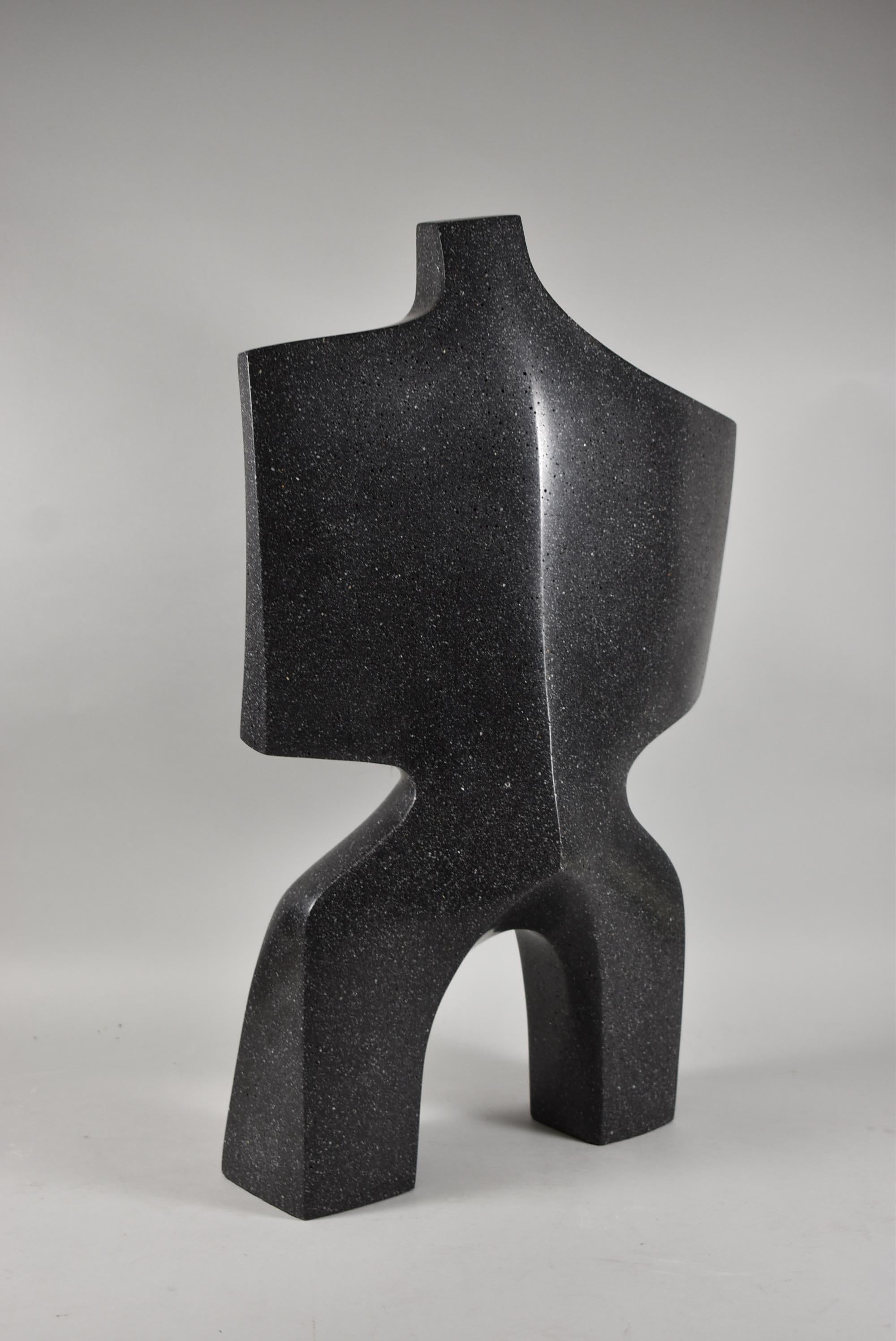 Moderne Sculpture moderne abstraite Kuki en granit coulé de Masatoyo Kishi en vente