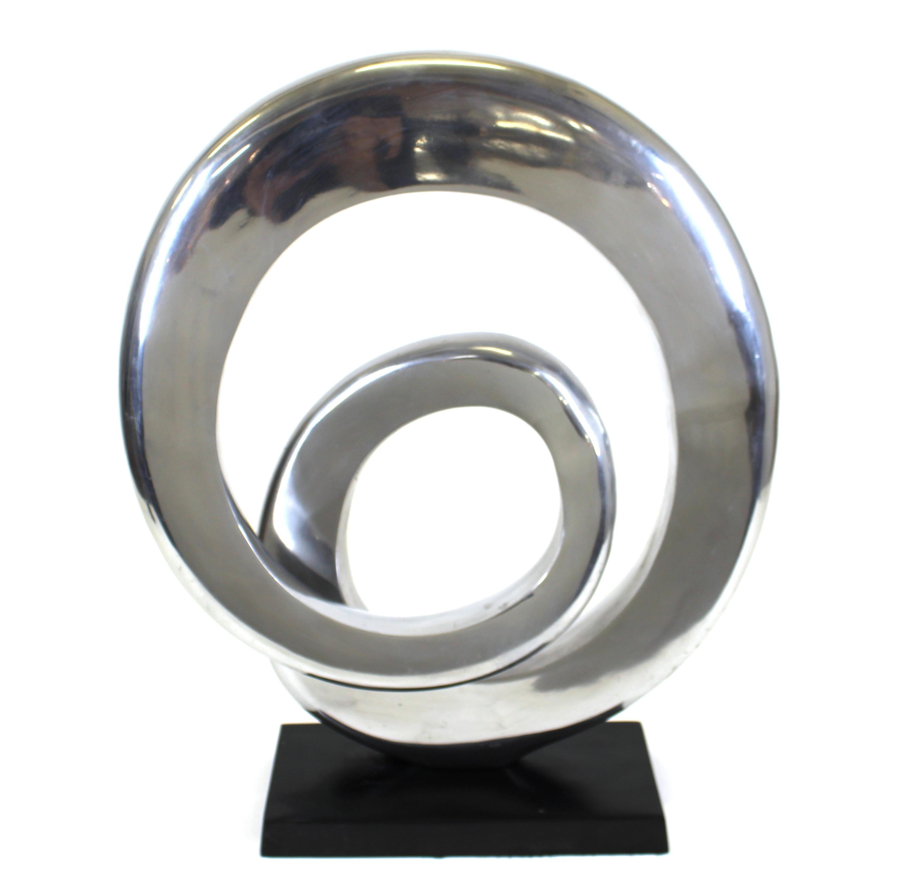 Modern Abstract Chrome Ribbon Sculpture In Good Condition In New York, NY