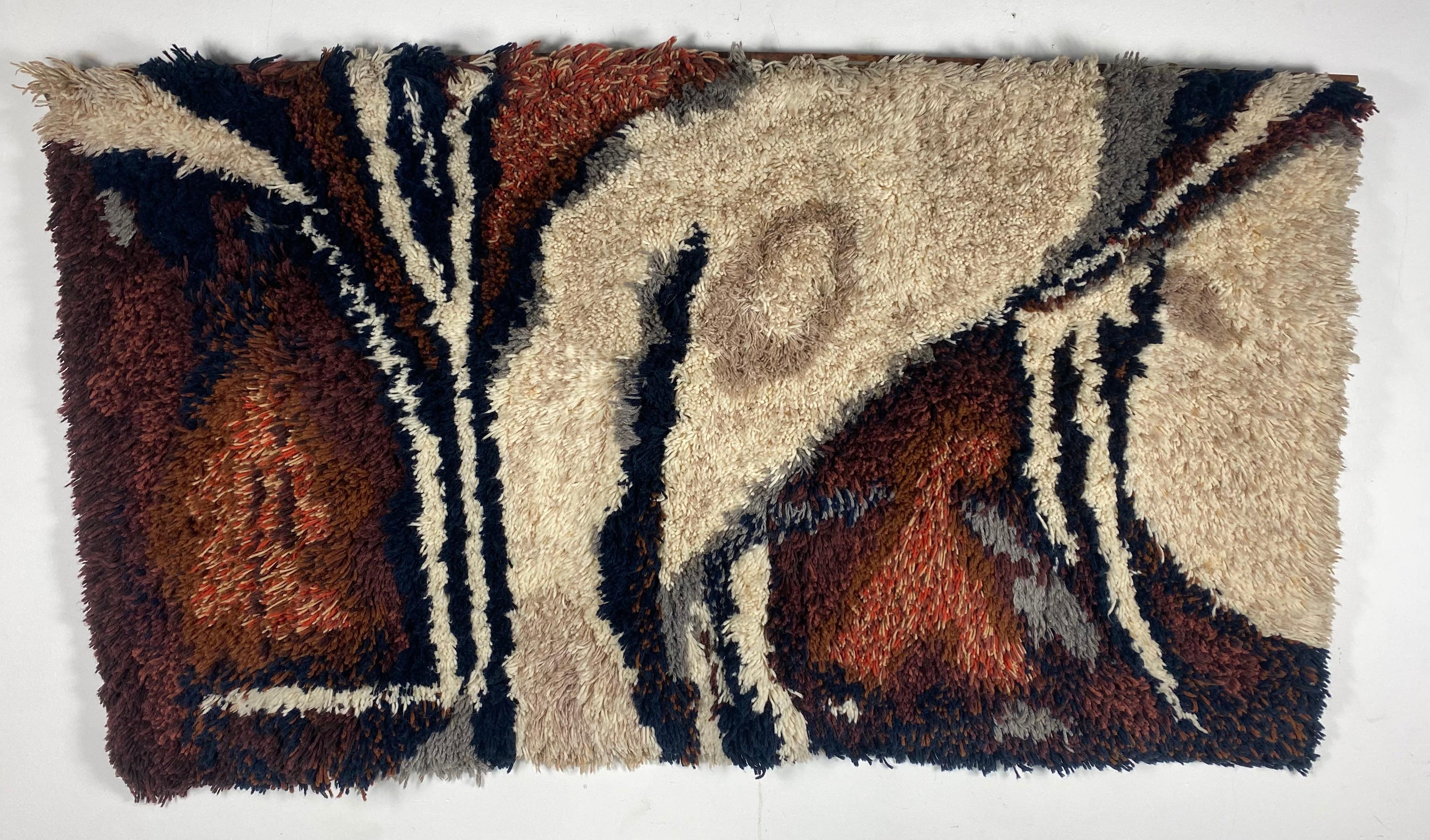 Late 20th Century Modern Abstract Ege Rya Rug / Wall Hanging Signed & Dated 1977 For Sale