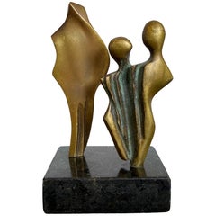 Escultura geométrica abstracta moderna de bronce sobre base de granito negro, Brasil Años 80