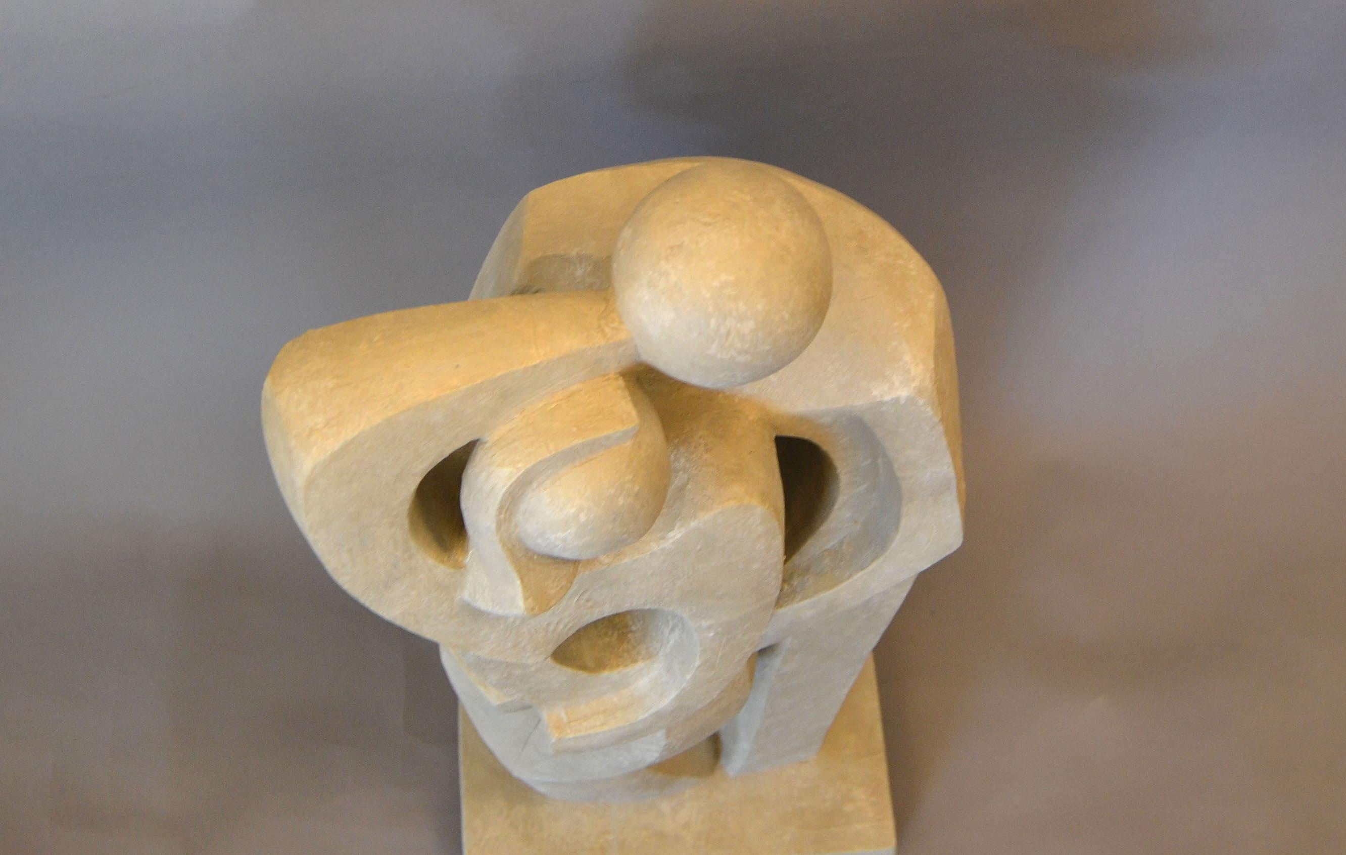 Modern Abstract Geometric Embracing Loving Couple Sculpture in Gray Plaster For Sale 3