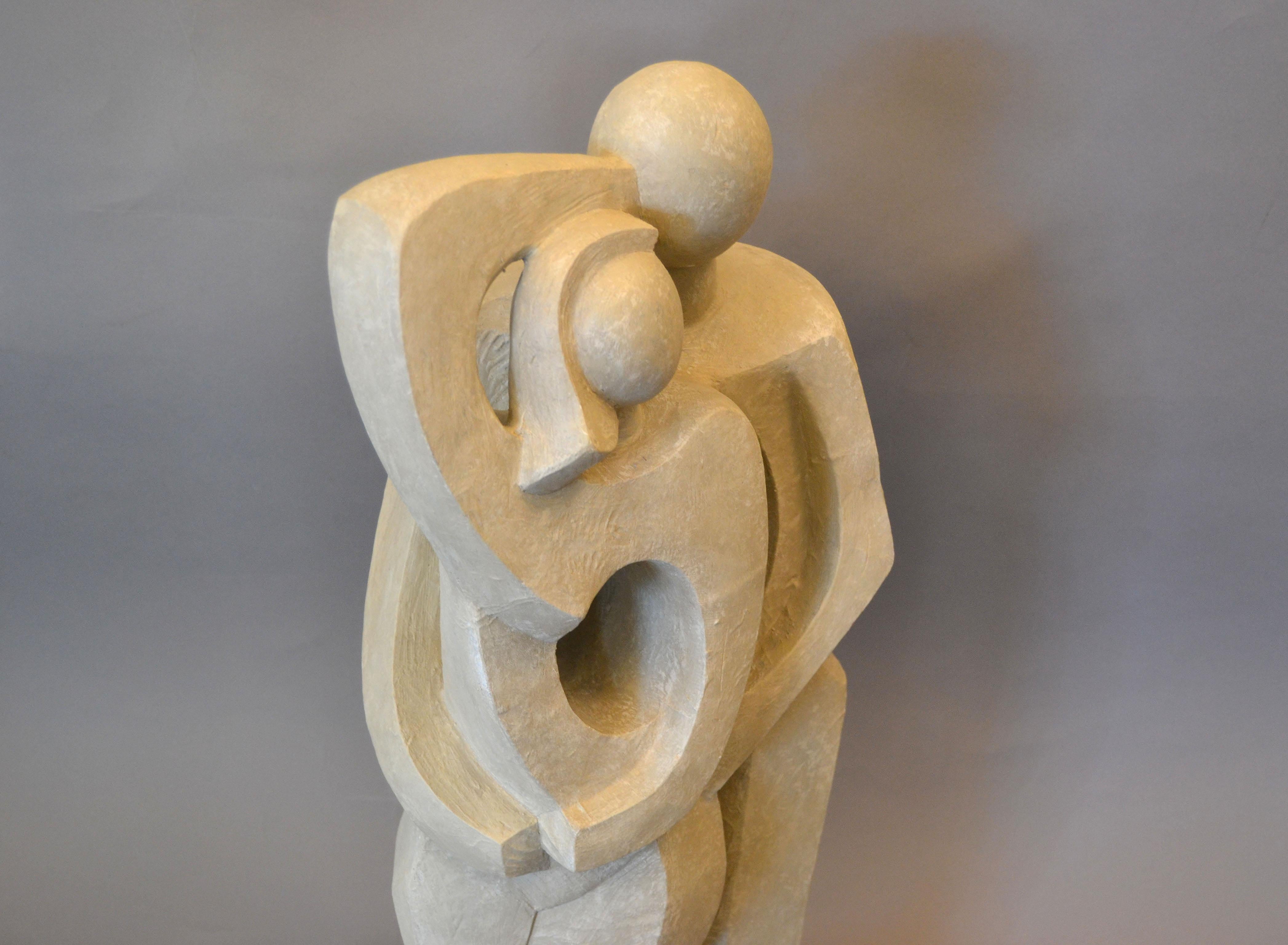 20th Century Modern Abstract Geometric Embracing Loving Couple Sculpture in Gray Plaster For Sale