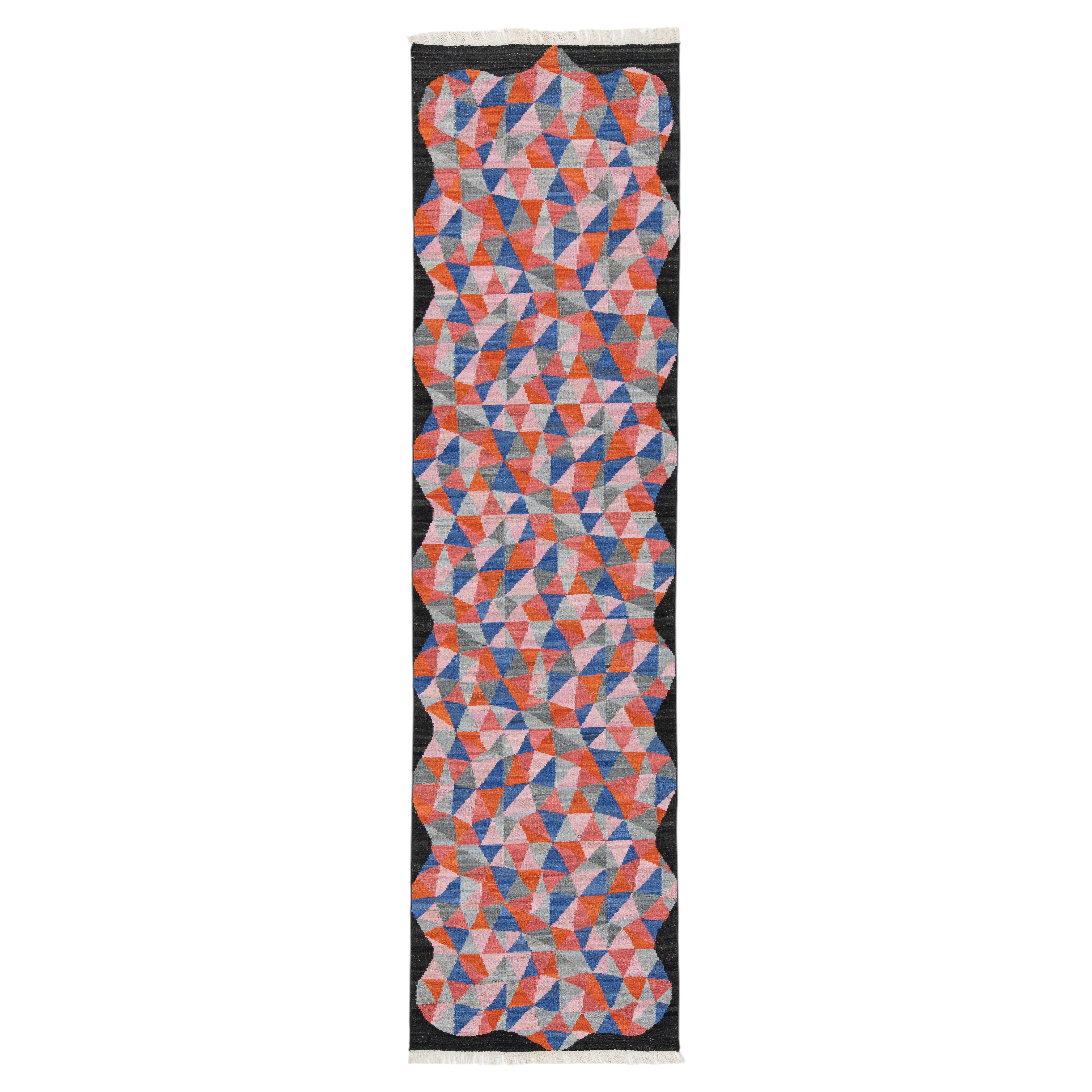 Chemin de table en laine Kilim moderne, abstrait et géométrique, tissé à plat par Apadana en vente