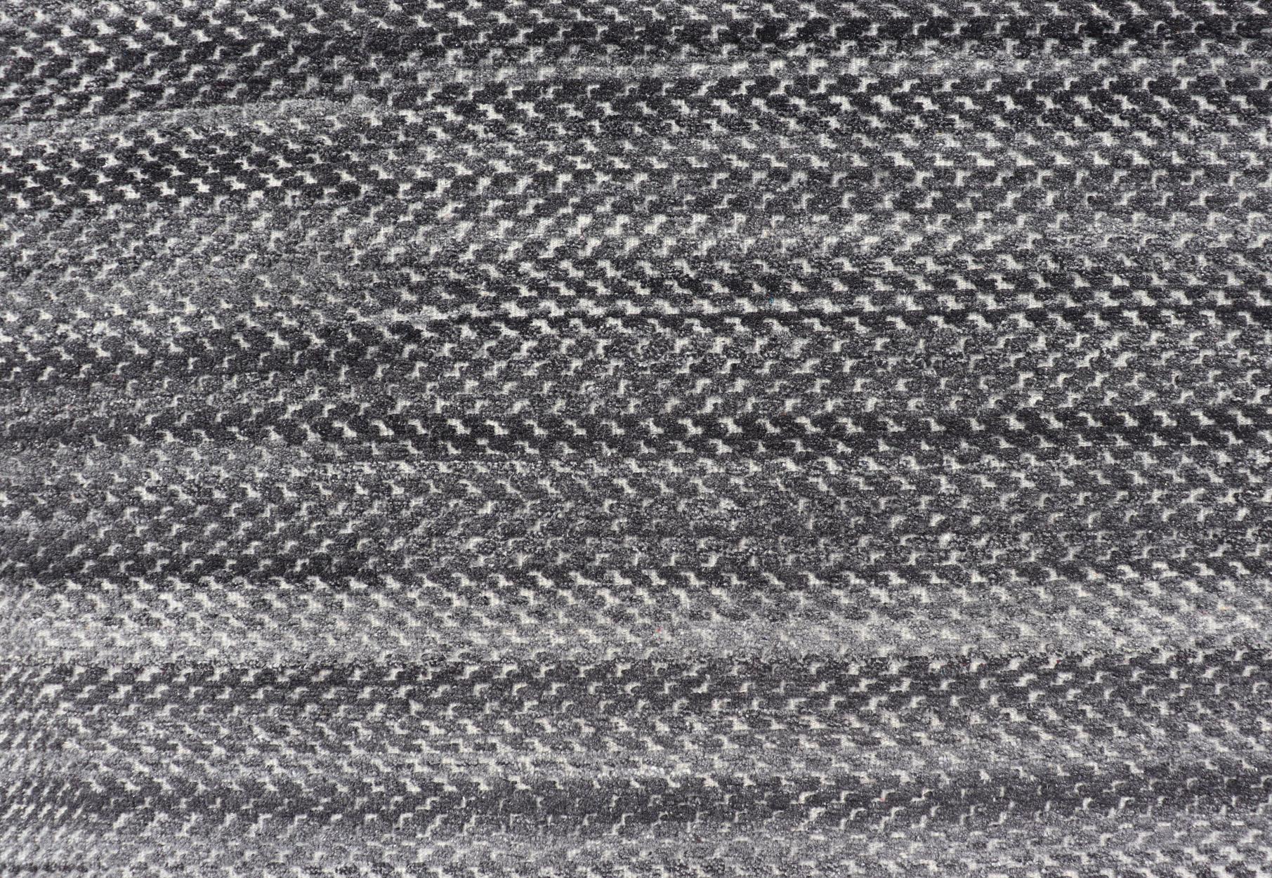 Tapis moderne abstrait noué à la main de Keivan Woven Arts en anthracite et ivoire Excellent état - En vente à Atlanta, GA