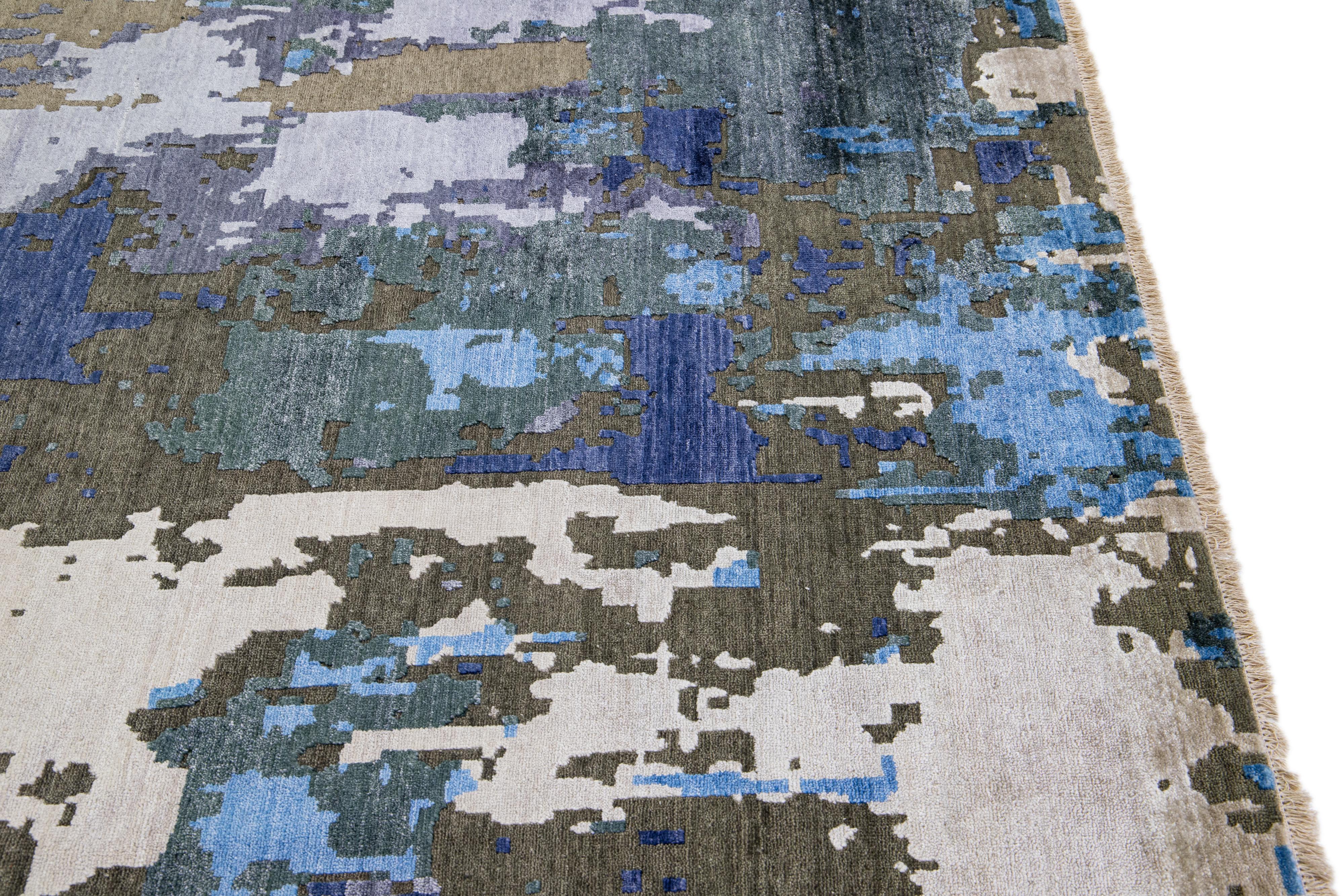 Moderner moderner abstrakter indischer handgefertigter Teppich aus blauer Wolle und Seide im Angebot 3
