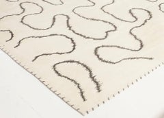 Tappeto moderno astratto color avorio, realizzato a mano in lana e seta, "Cortex" di Doris Leslie Blau