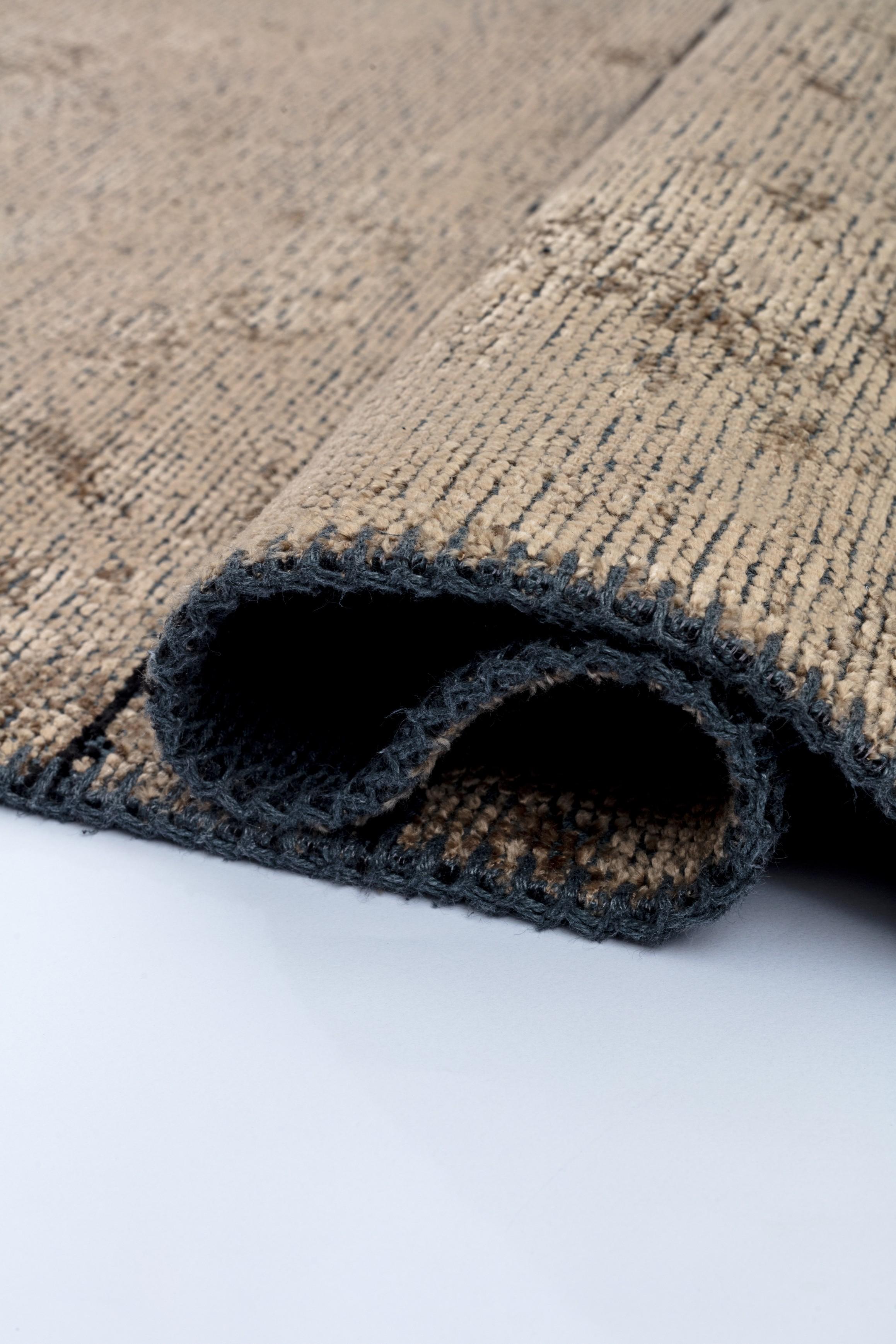 For Sale:  (Black) Modern  Abstract Luxury Area Rug 2