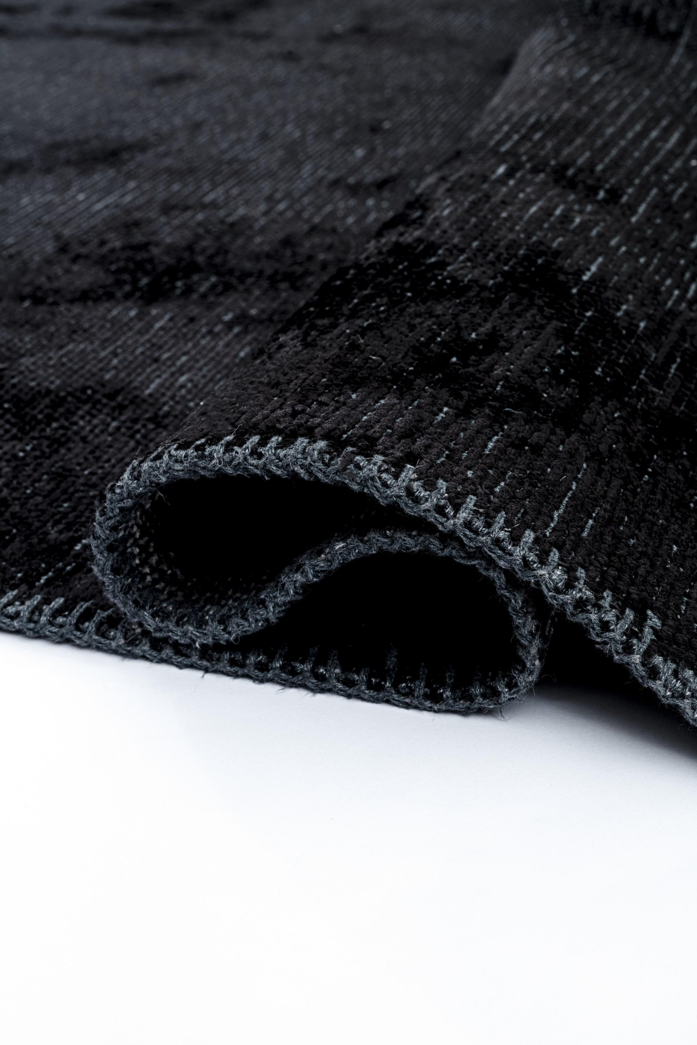 For Sale:  (Black) Modern  Abstract Luxury Area Rug 2