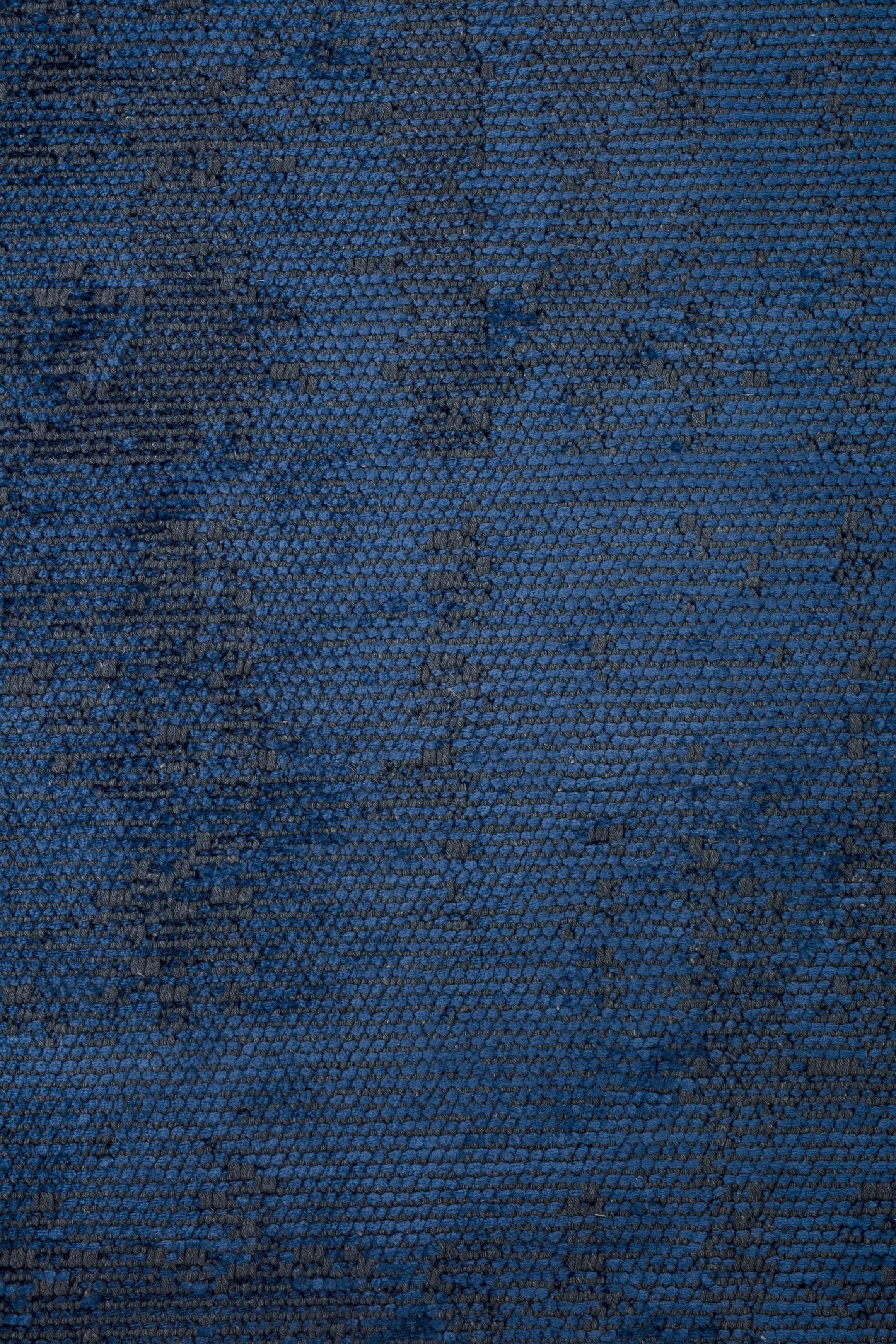 Im Angebot: Moderner, abstrakter, luxuriöser, handgefertigter Vorleger,  (Blau) 5