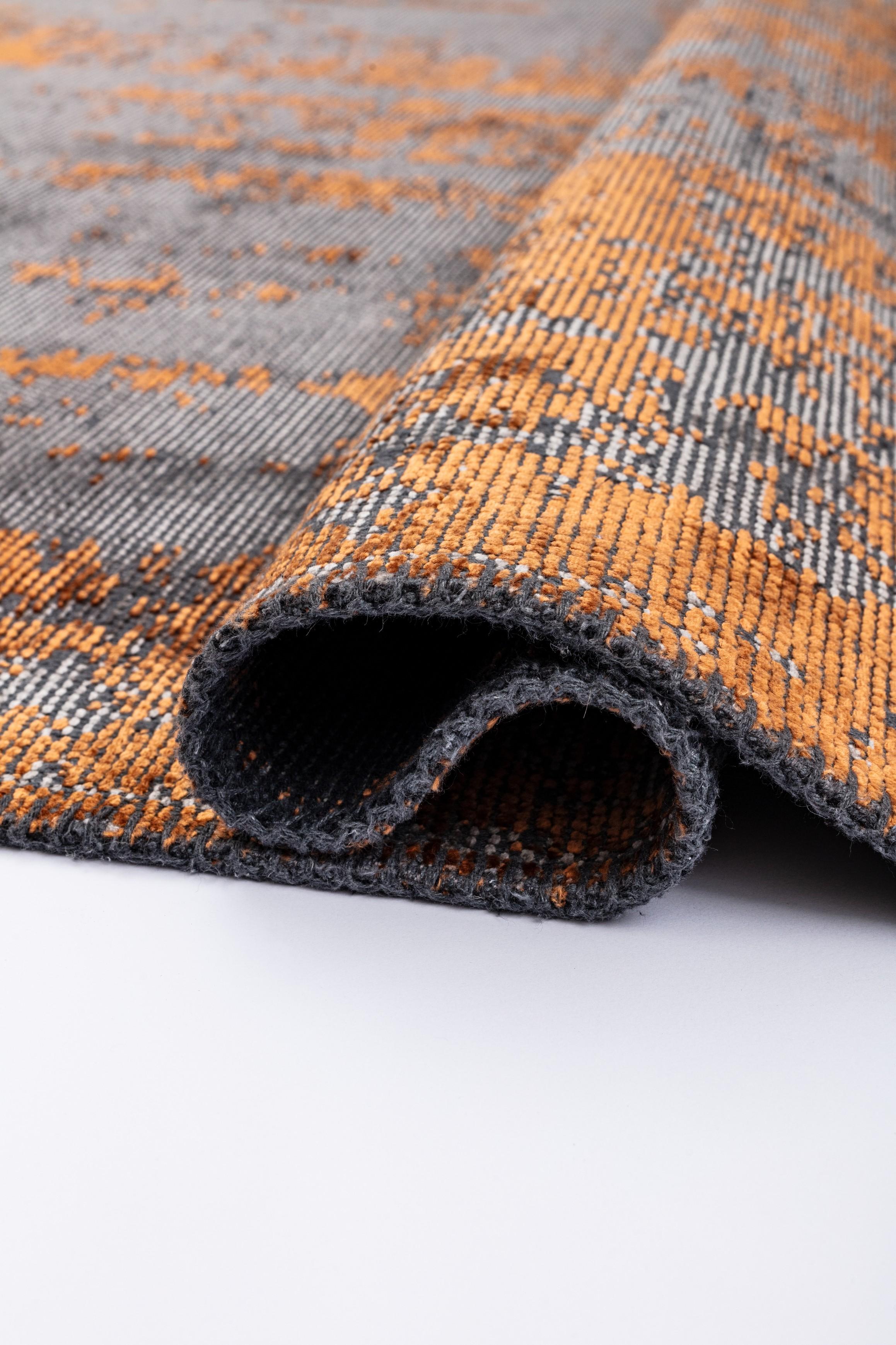 Im Angebot: Moderner, abstrakter, luxuriöser, handgefertigter Vorleger,  (Orange) 2