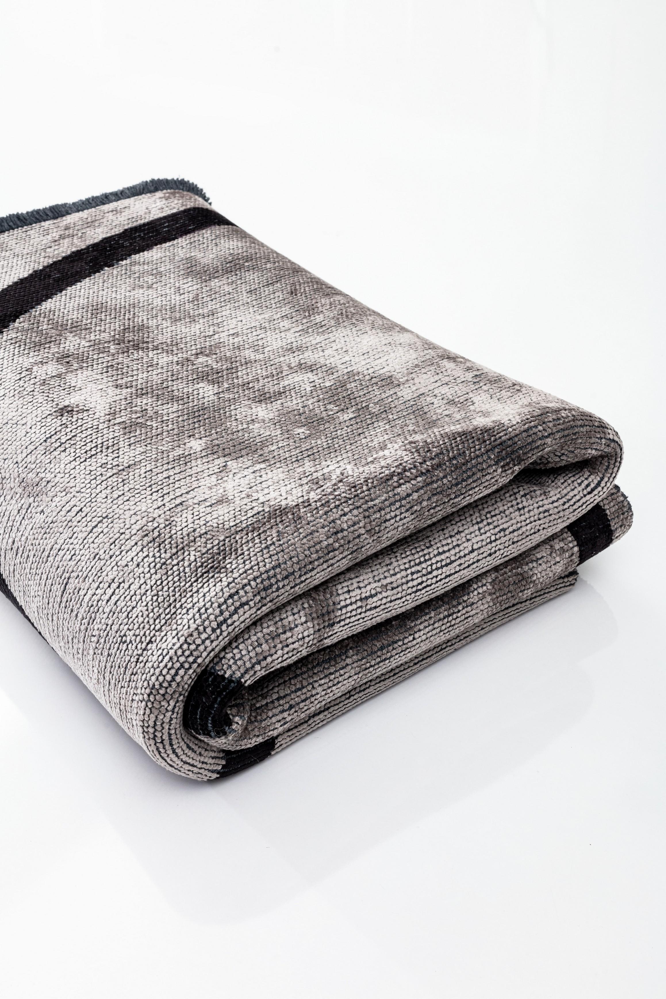 For Sale:  (Gray) Modern Abstract Luxury Hand-Finished Area Rug 4