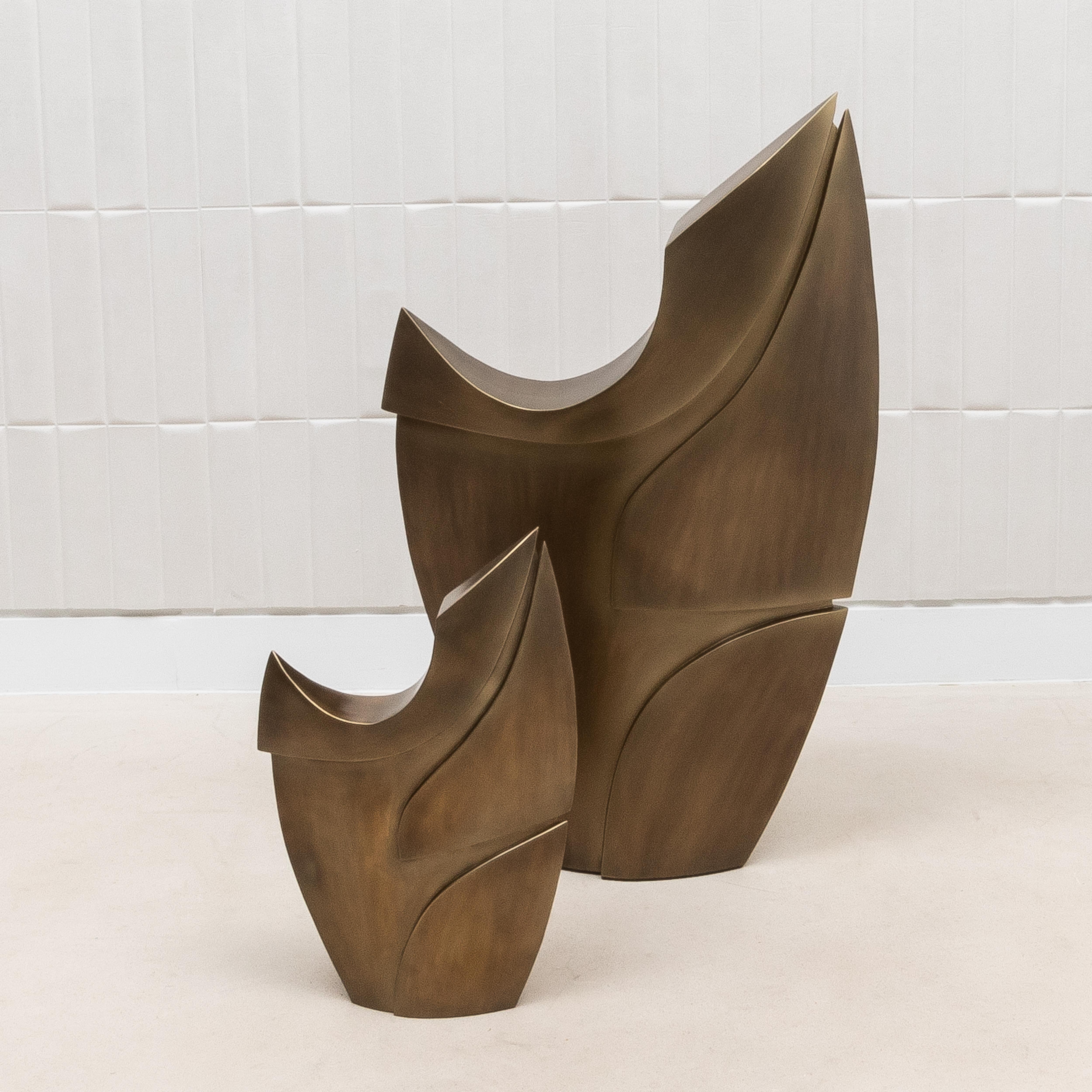 Abstrakte moderne M-Skulptur aus Bronze mit Patina-Messing von Patrick Coard Paris (Philippinisch) im Angebot