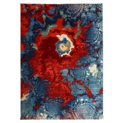 Tapis persan abstrait en laine Magma dans les tons rouges et bleus, 10' x 14'