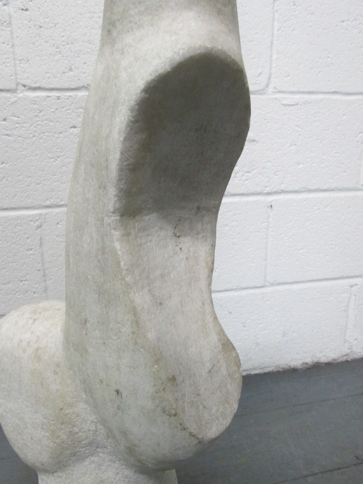 Sculpture moderne abstraite en marbre en vente 1