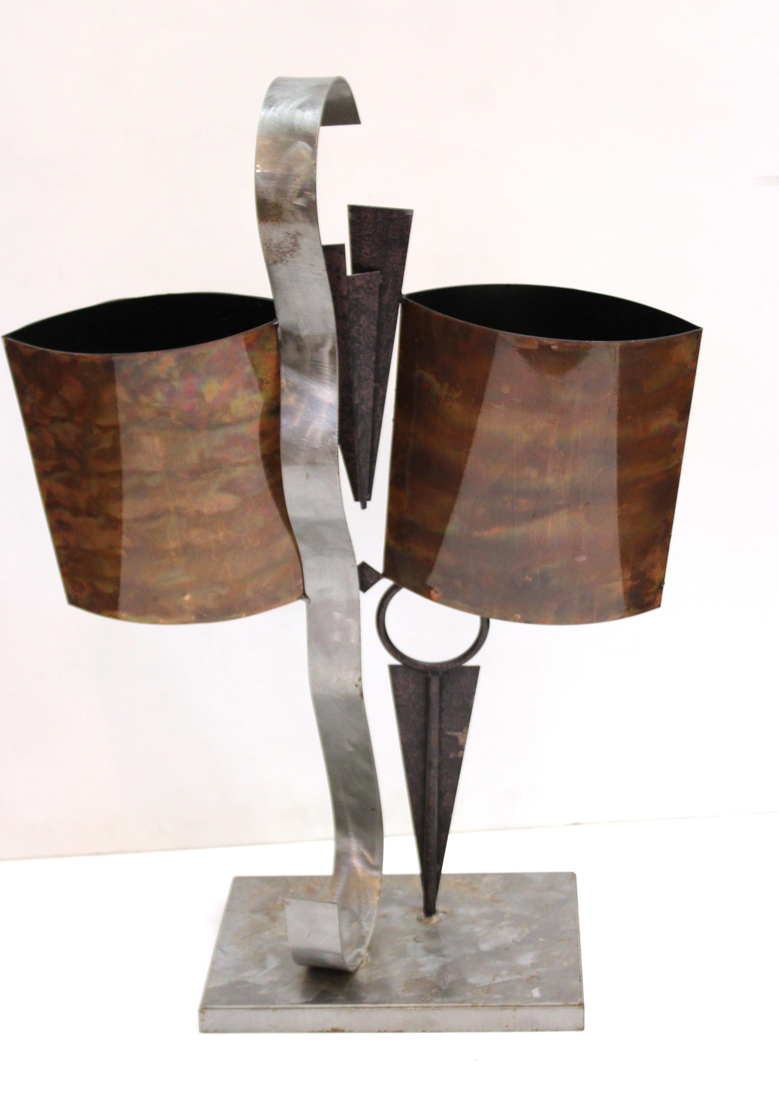 Métal Sculpture de plateau de table moderne abstraite en métal en vente