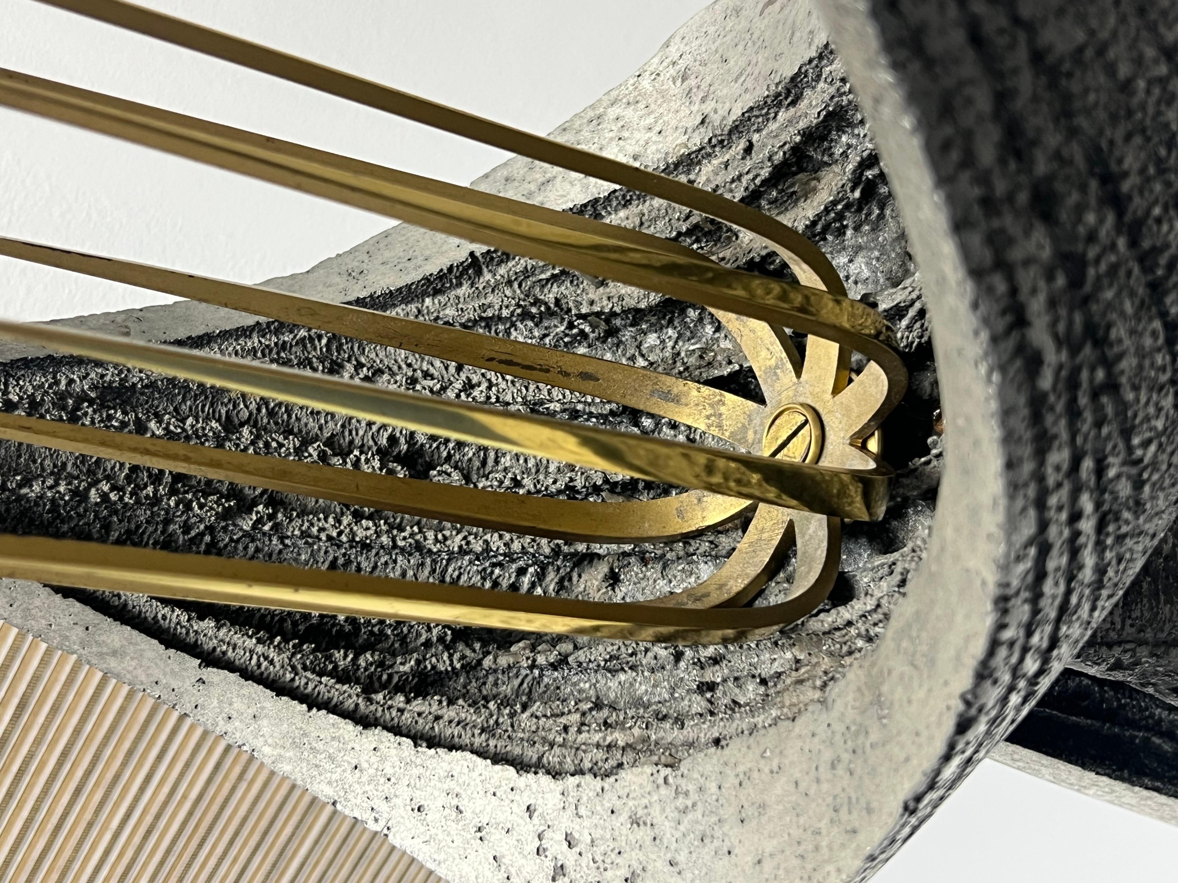 Scultura monumentale astratta moderna da pavimento in alluminio e ottone in vendita 4