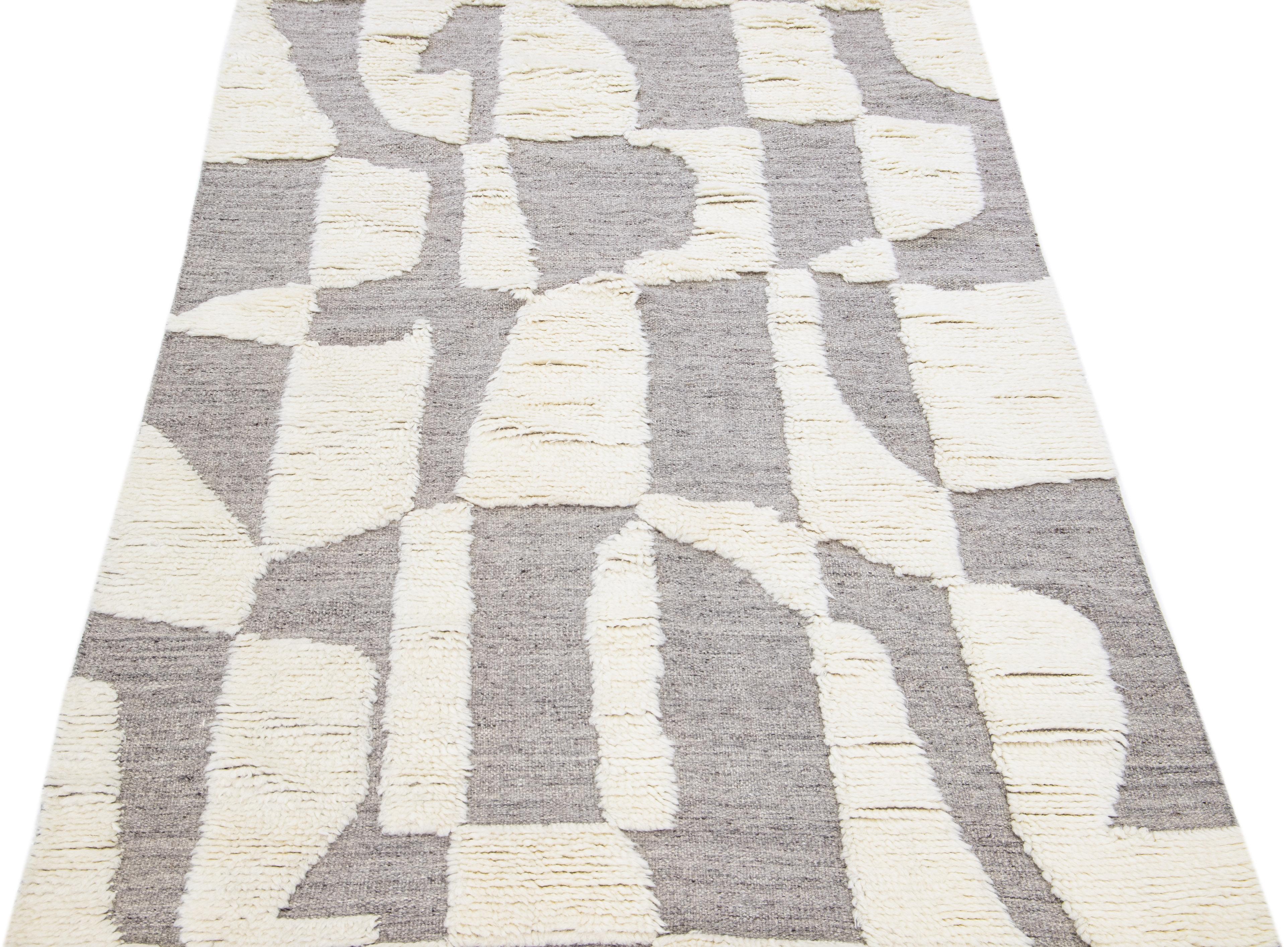 Beautiful modern Moroccan-style hand-knotted wool rug with a gray and white color field. This rug is part of our Apadana's Safi Collection and features an abstract design.

This rug measures: 5' x 8'.

Our rugs are professional cleaning before