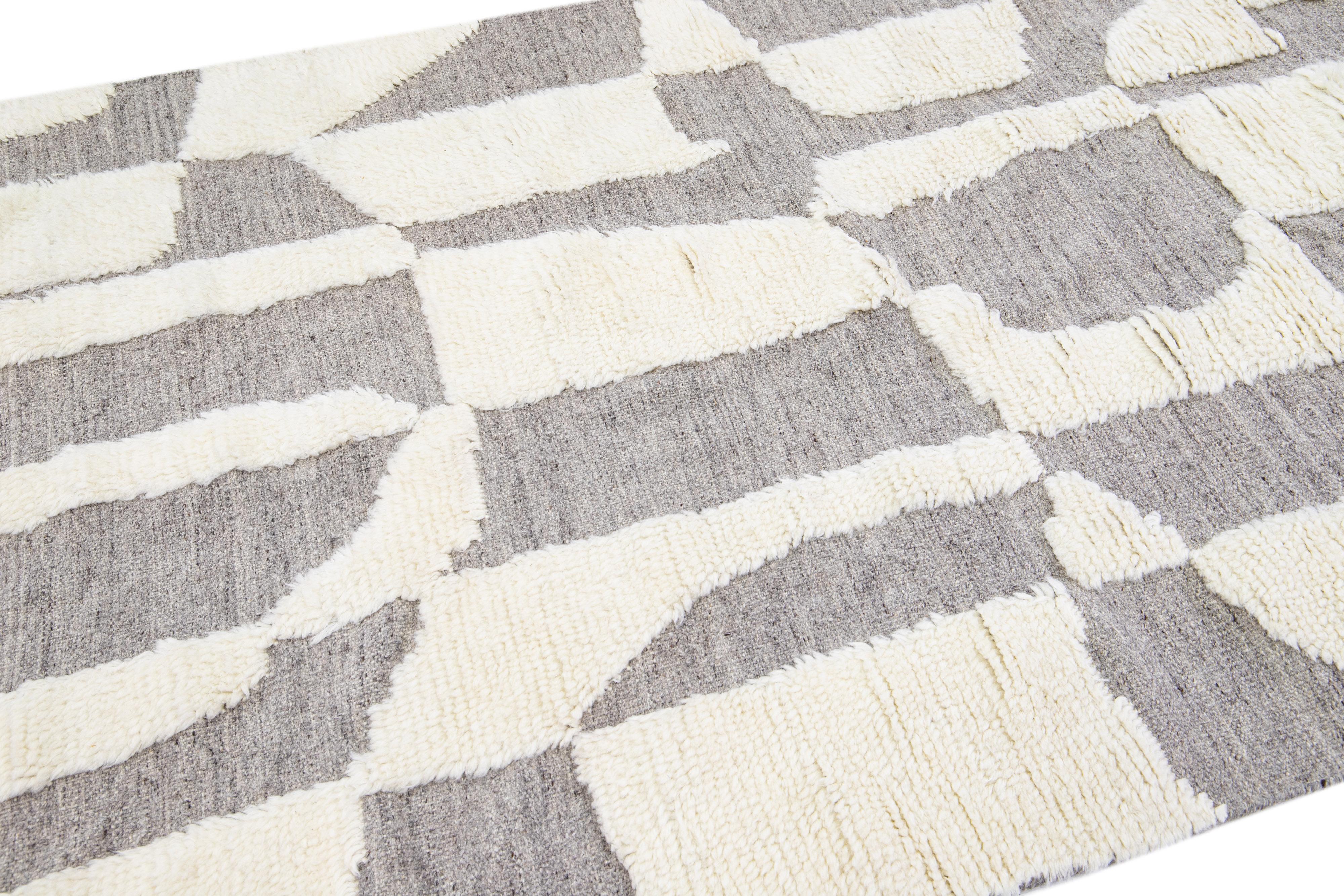 Organic Modern Modern Abstract Moroccan Style Handmade Wool Rug in White & Gray by Apadana For Sale
