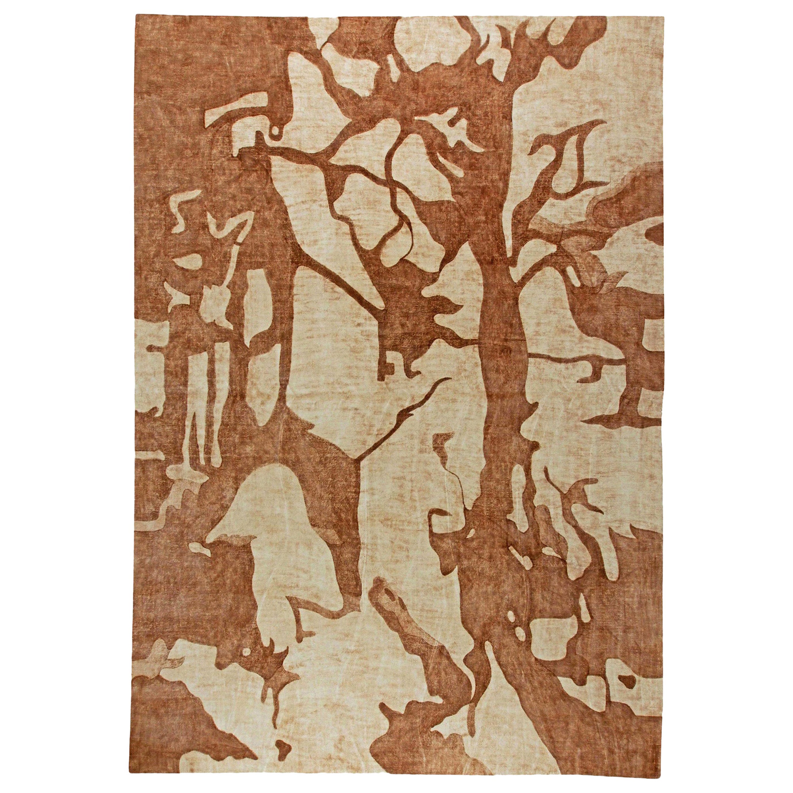 Alfombra moderna abstracta de lana orgánica en beige y terracota by Doris Leslie Blau