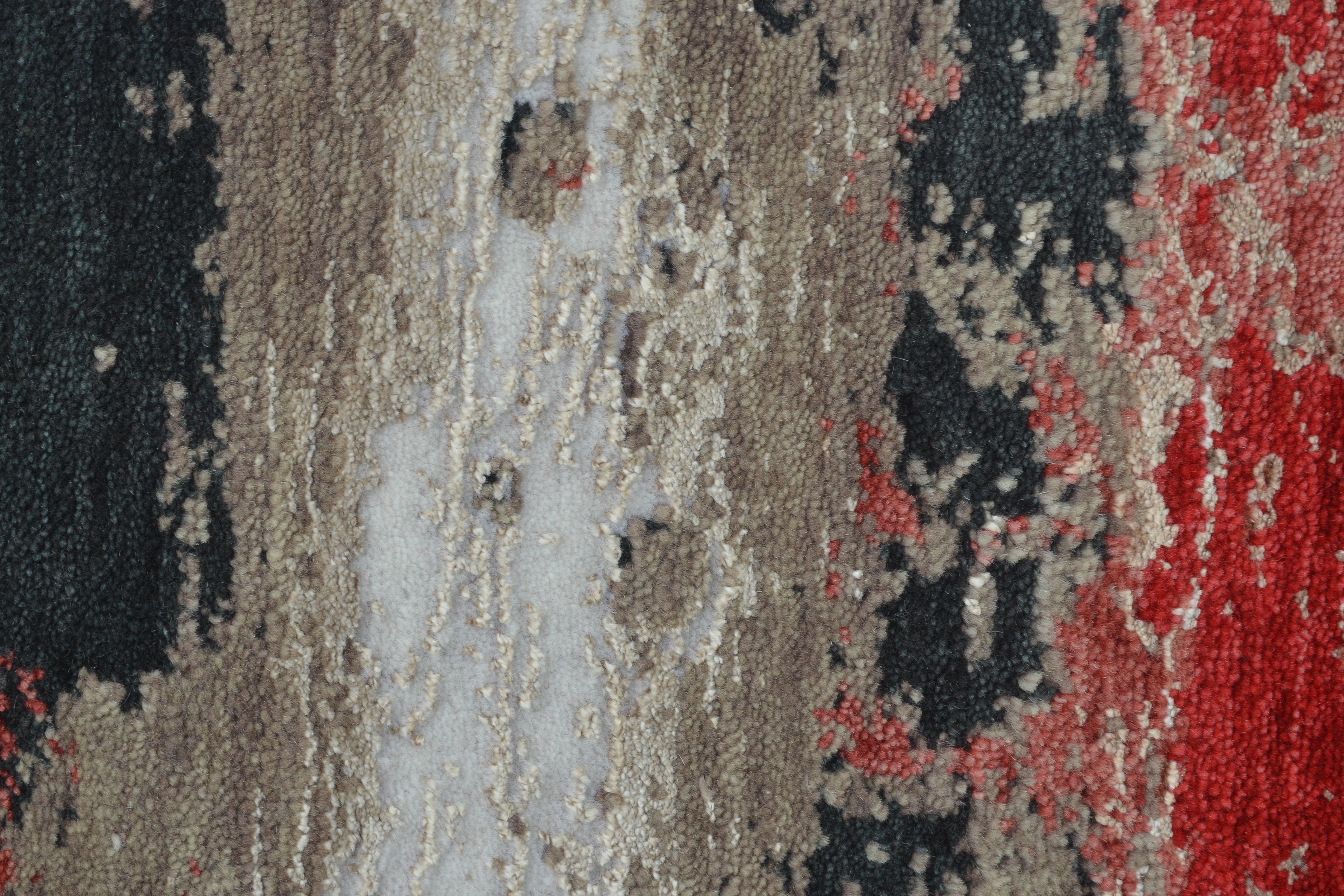 Moderner moderner abstrakter Teppich in Rot und Beige mit malerischem Muster von Teppich & Kelim im Zustand „Neu“ in Long Island City, NY