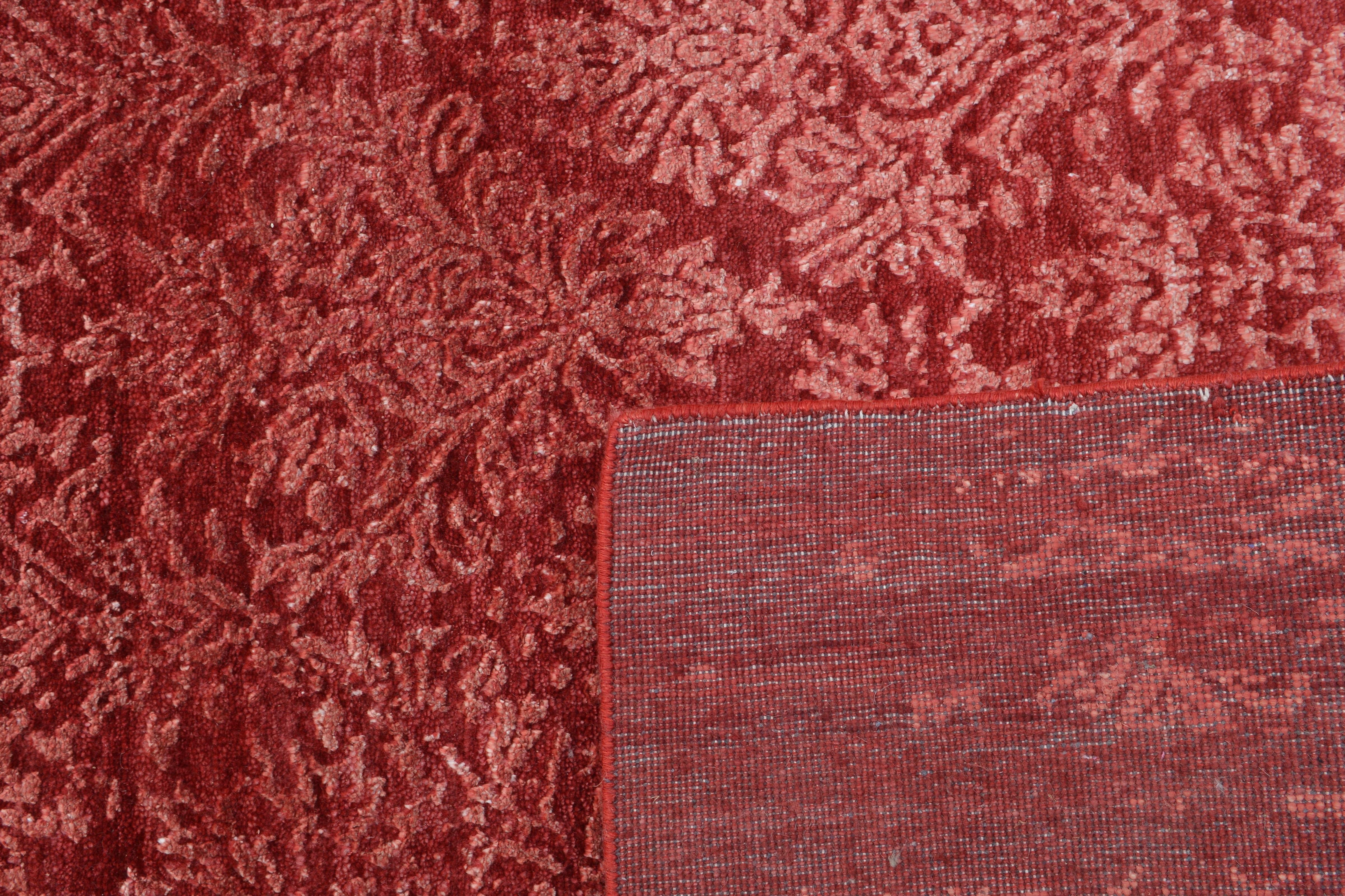 Moderner abstrakter Teppich & Kelim-Teppich mit rotem und weißem All-Over-Blumenmuster (21. Jahrhundert und zeitgenössisch) im Angebot