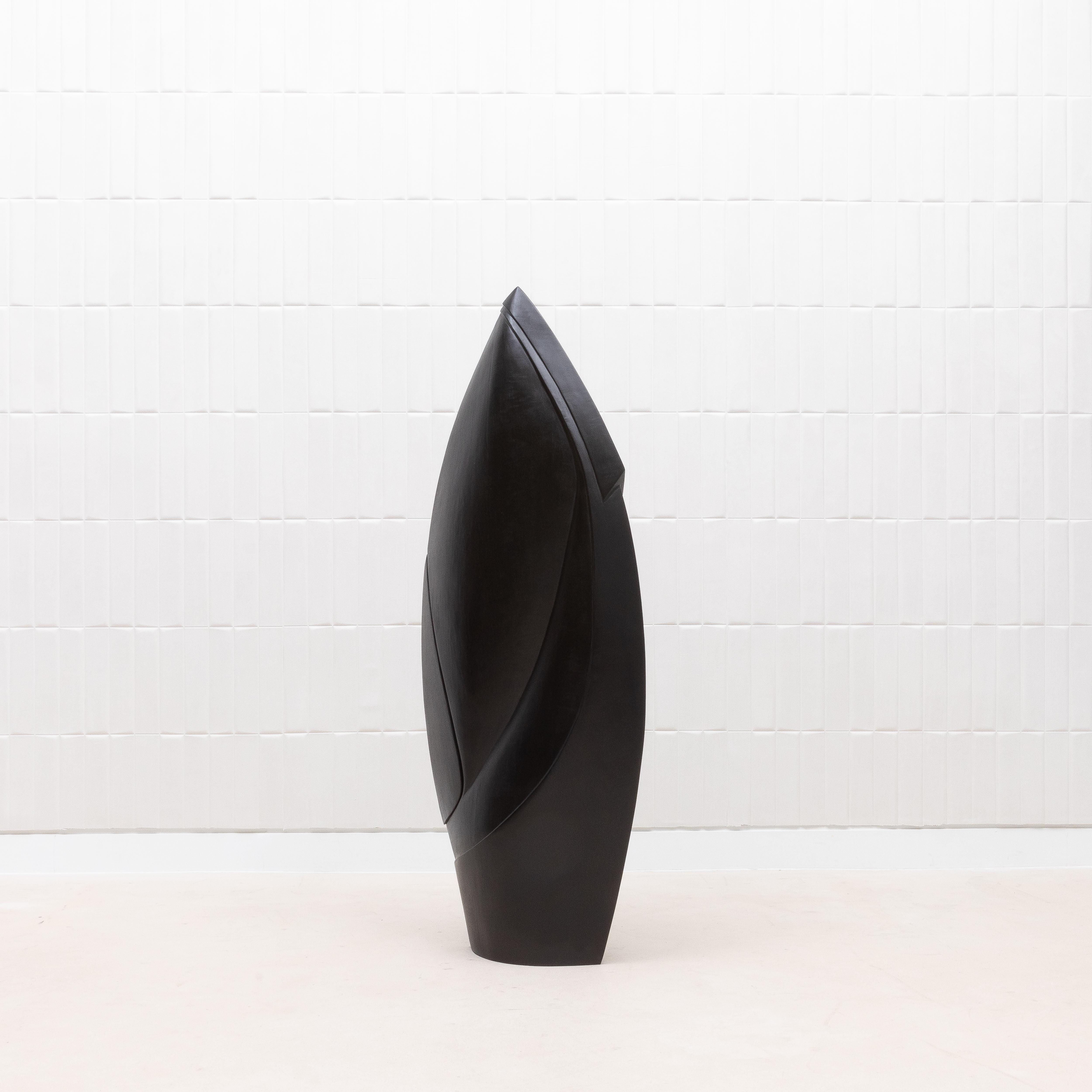 Filippino Scultura astratta moderna in Oak nero di Patrick Coard Paris in vendita