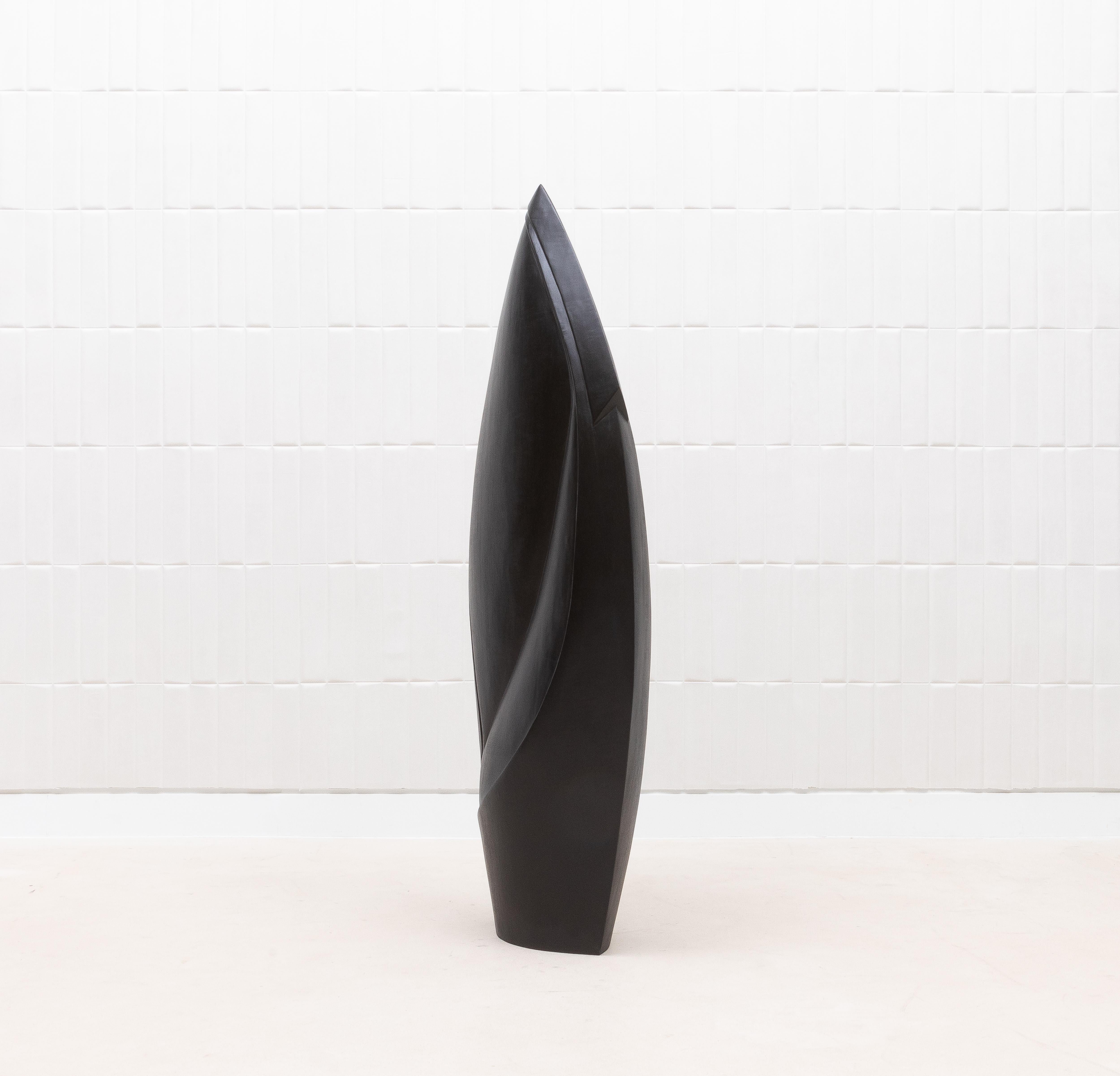 Fatto a mano Scultura astratta moderna in Oak nero di Patrick Coard Paris in vendita