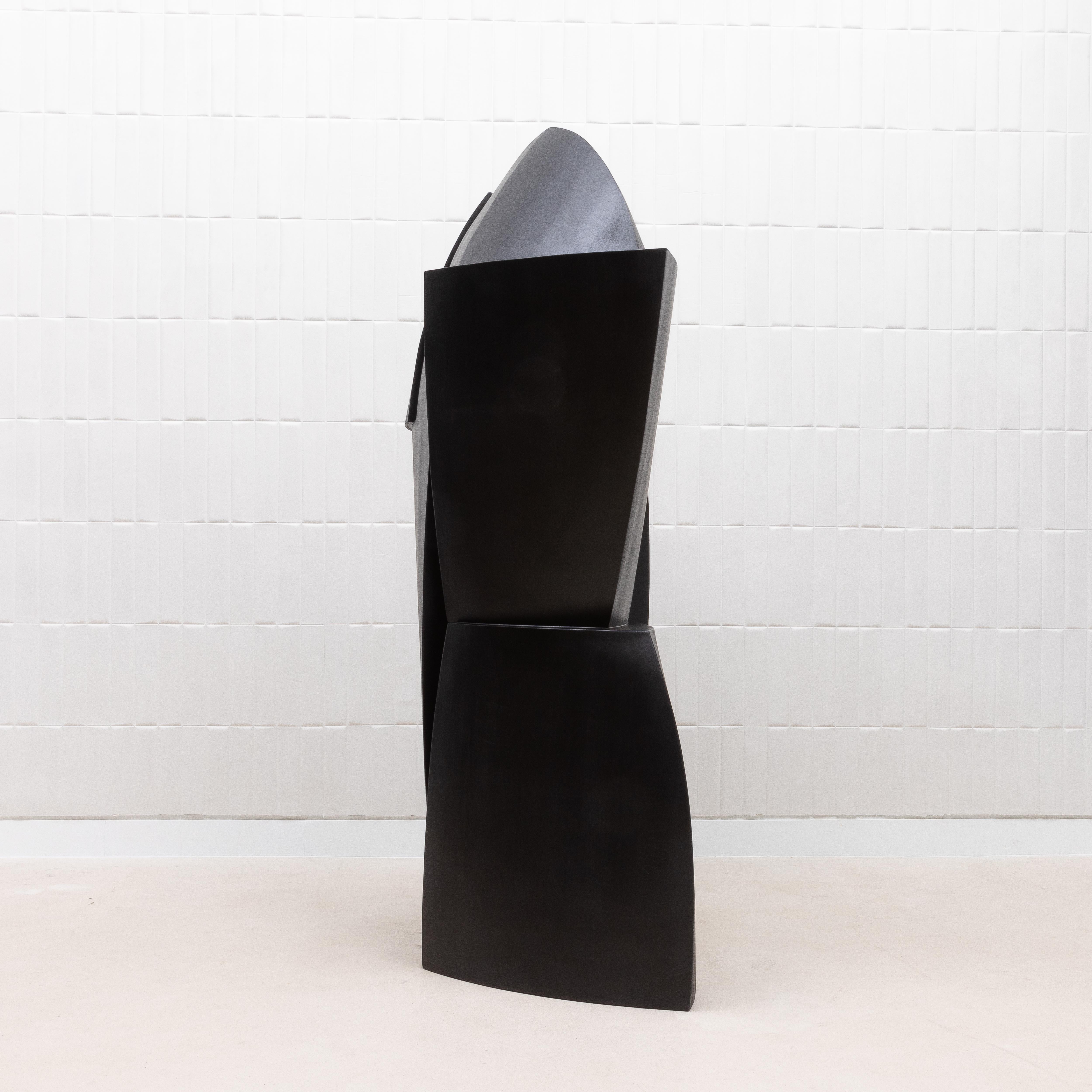 Fatto a mano Scultura astratta moderna in Oak nero di Patrick Coard Paris in vendita