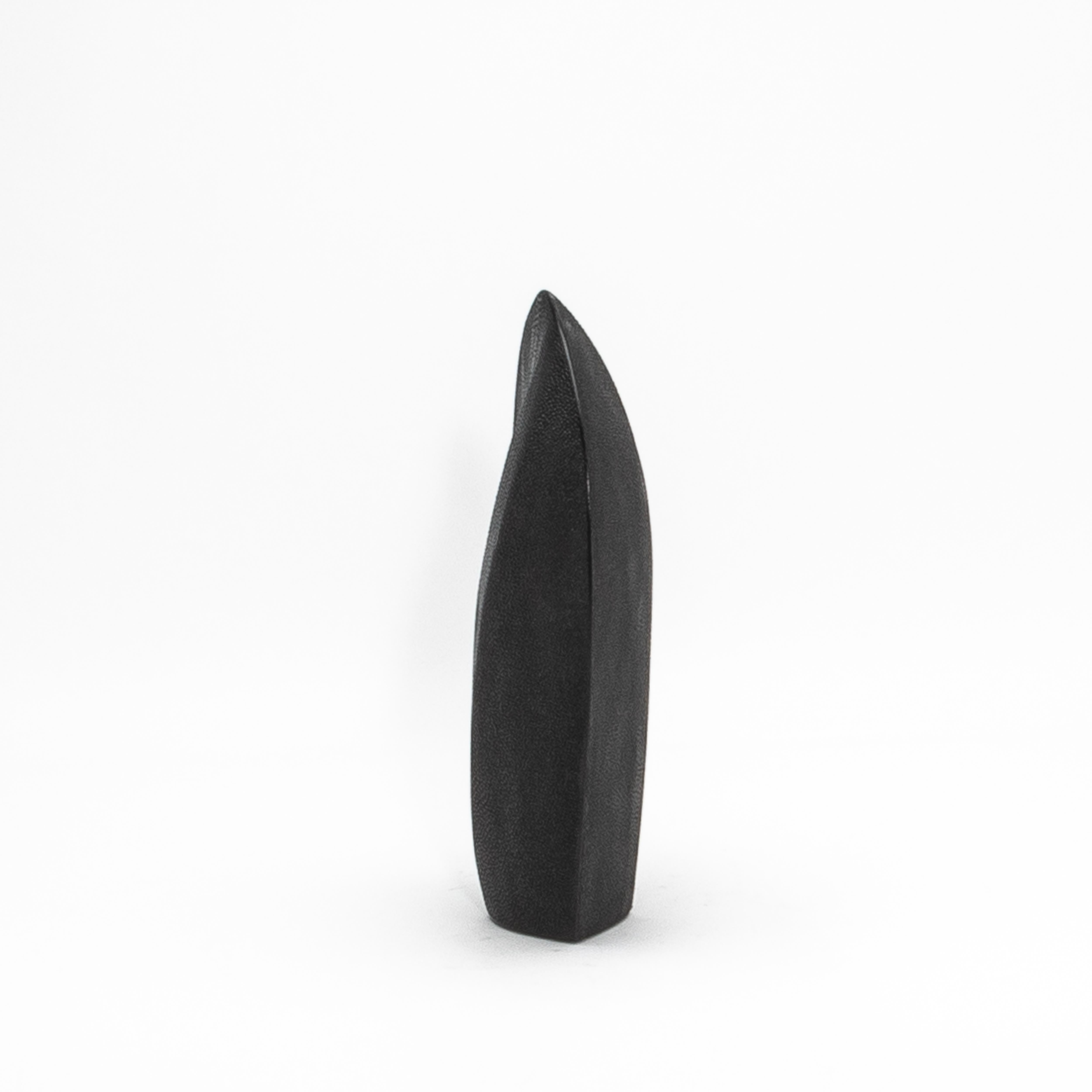 Escultura abstracta moderna en piel de zapa negra de Patrick Coard Paris Moderno en venta