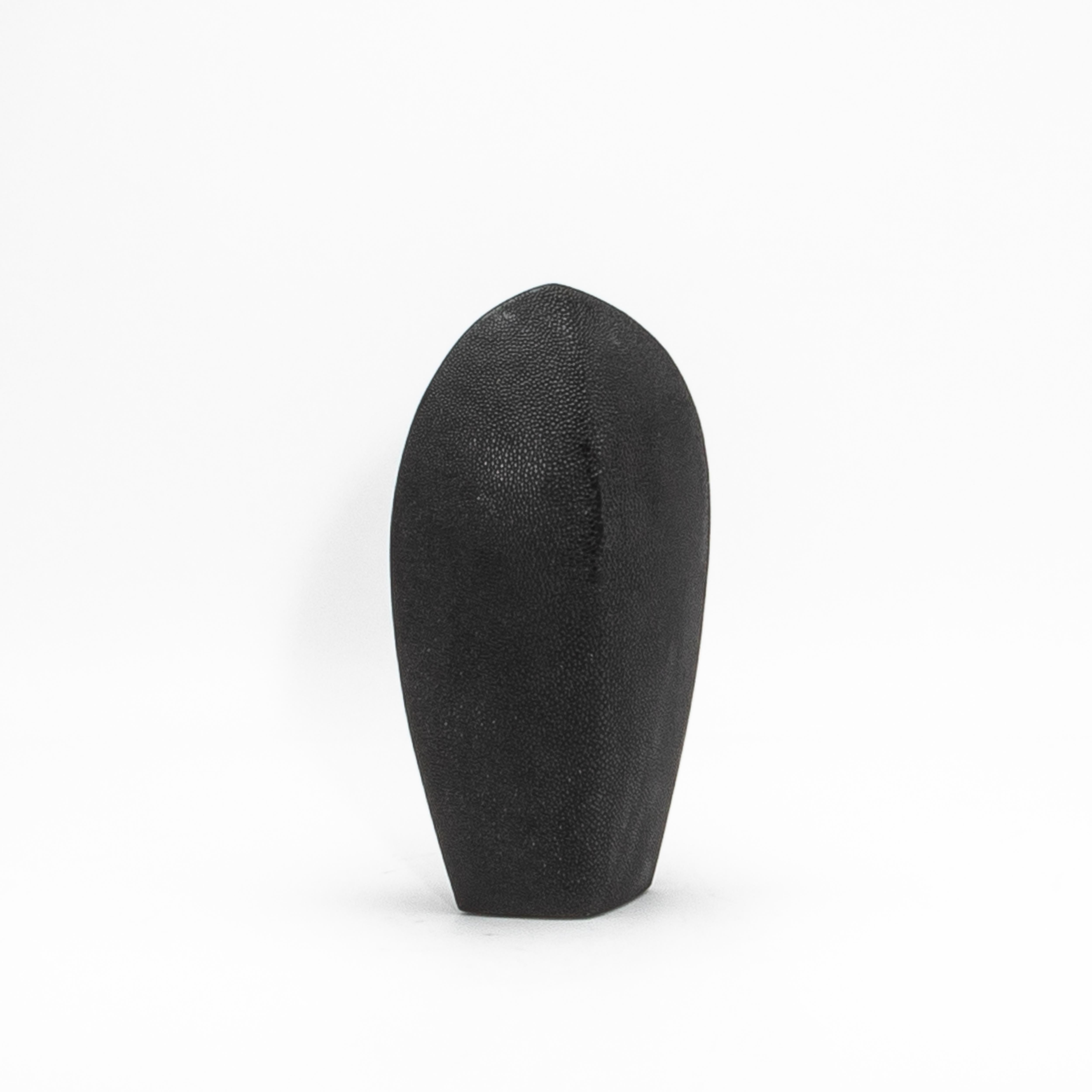 Escultura abstracta moderna en piel de zapa negra de Patrick Coard Paris Filipino en venta
