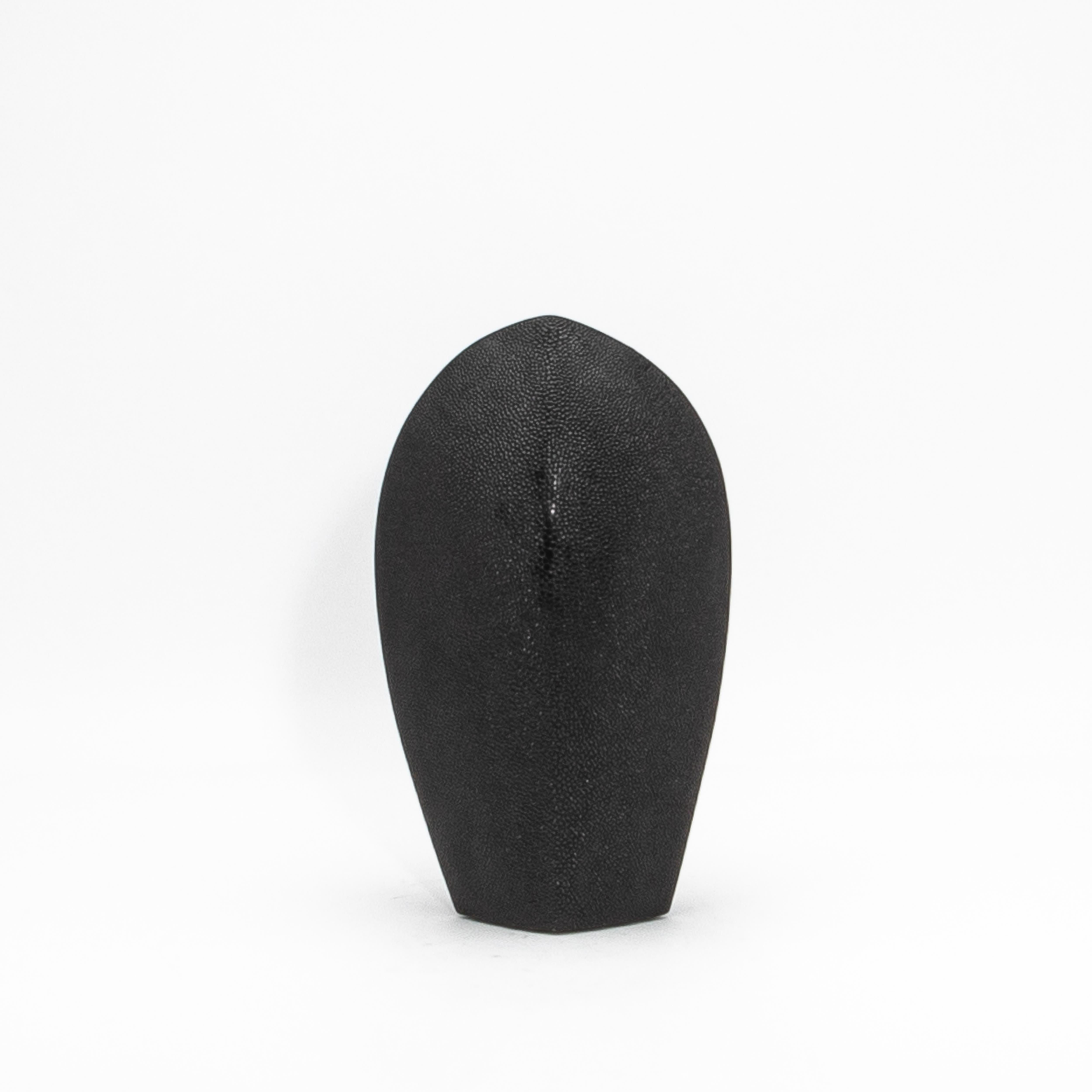 Escultura abstracta moderna en piel de zapa negra de Patrick Coard Paris Hecho a mano en venta