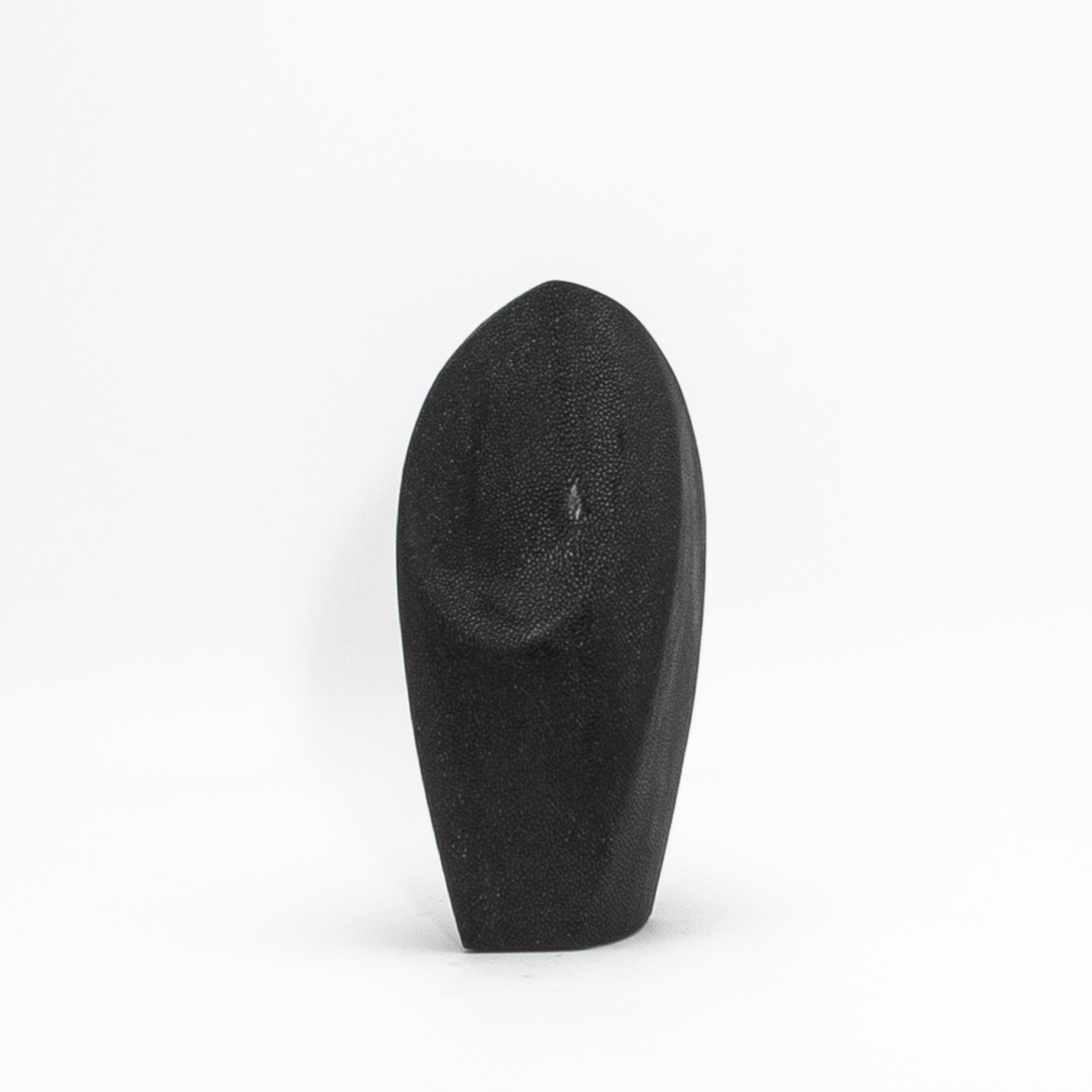Escultura abstracta moderna en piel de zapa negra de Patrick Coard Paris Cuero de raya Shagreen en venta