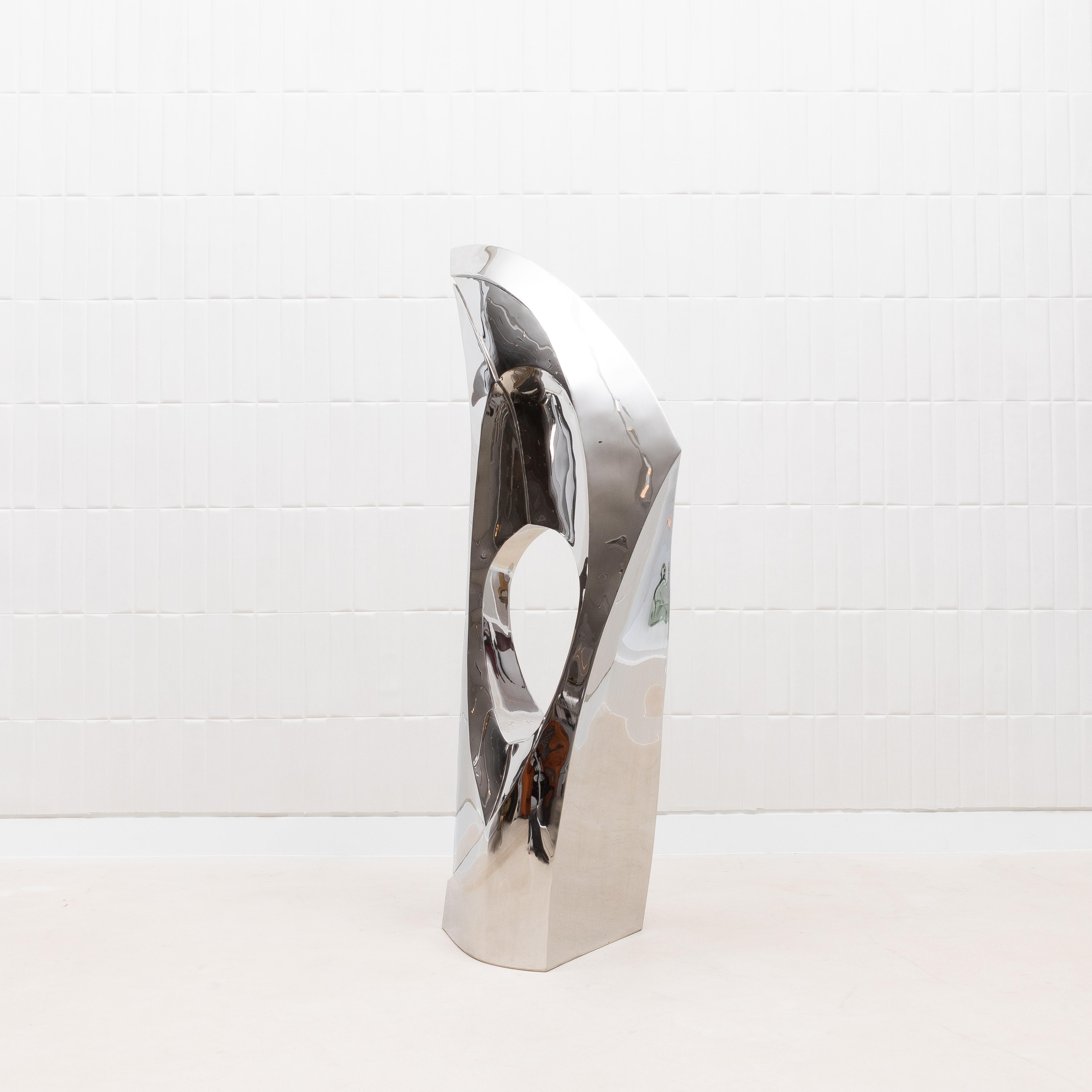 Fatto a mano Scultura astratta moderna XL in acciaio lucido di Patrick Coard Paris in vendita