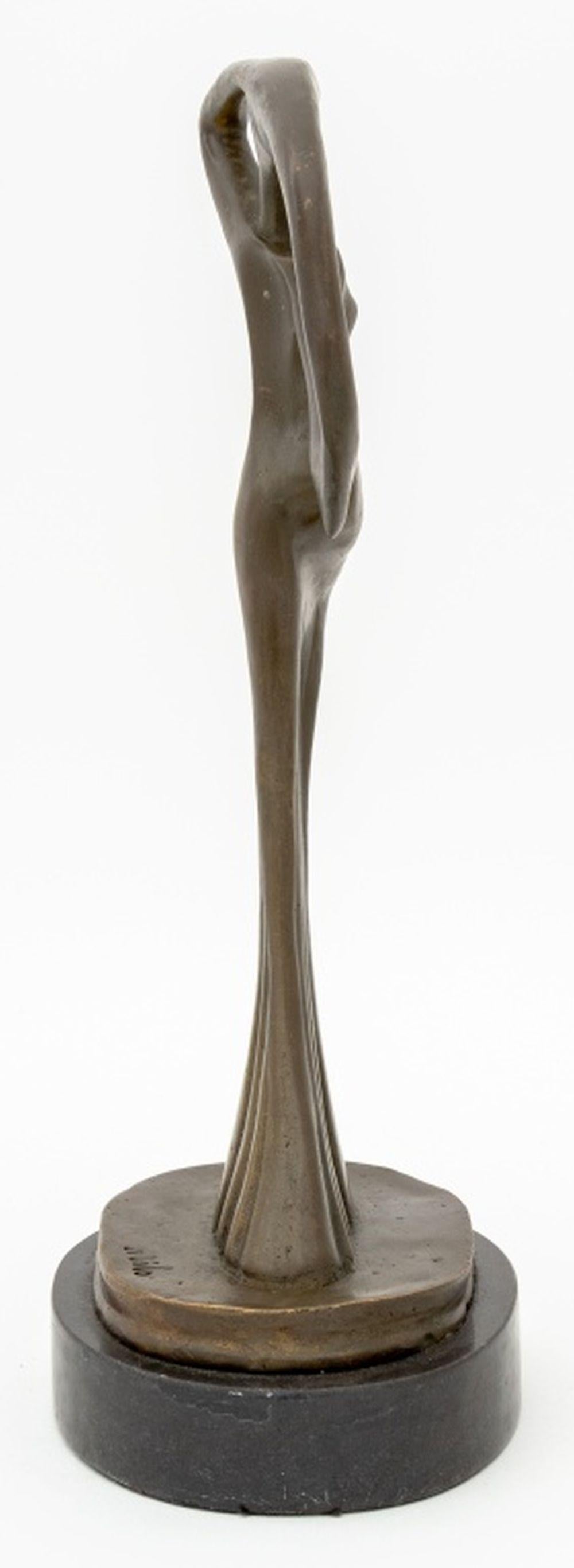 20ième siècle Sculpture moderne abstraite en bronze pour femme debout en vente