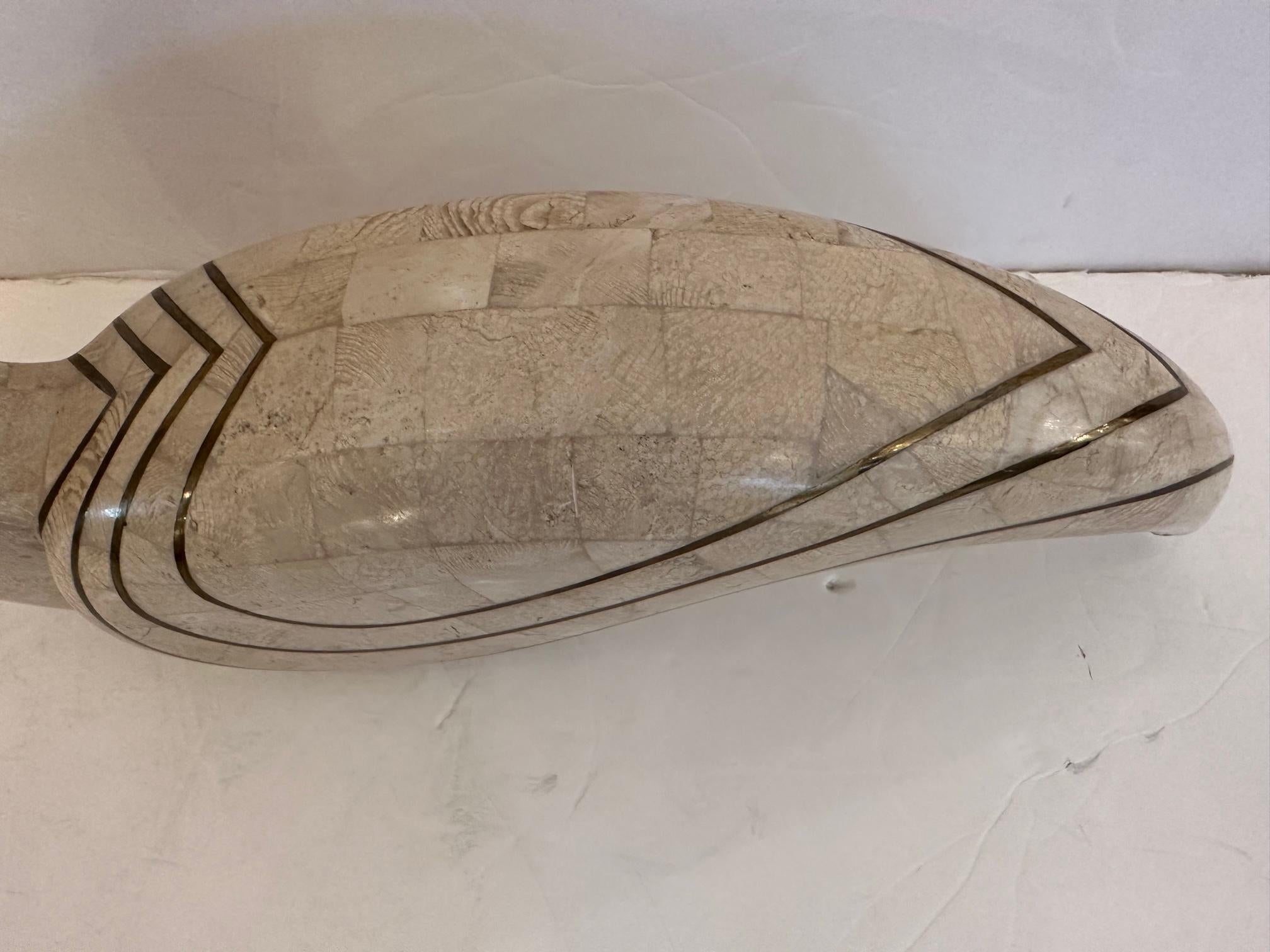 Moderne abstrakte Tisch-Skulptur einer Taube aus Mosaikstein (Messing) im Angebot