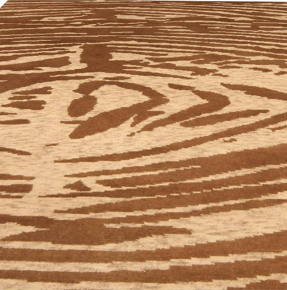 XXIe siècle et contemporain Tapis moderne abstrait en laine marron tourbillonné fait à la main par Doris Leslie Blau en vente