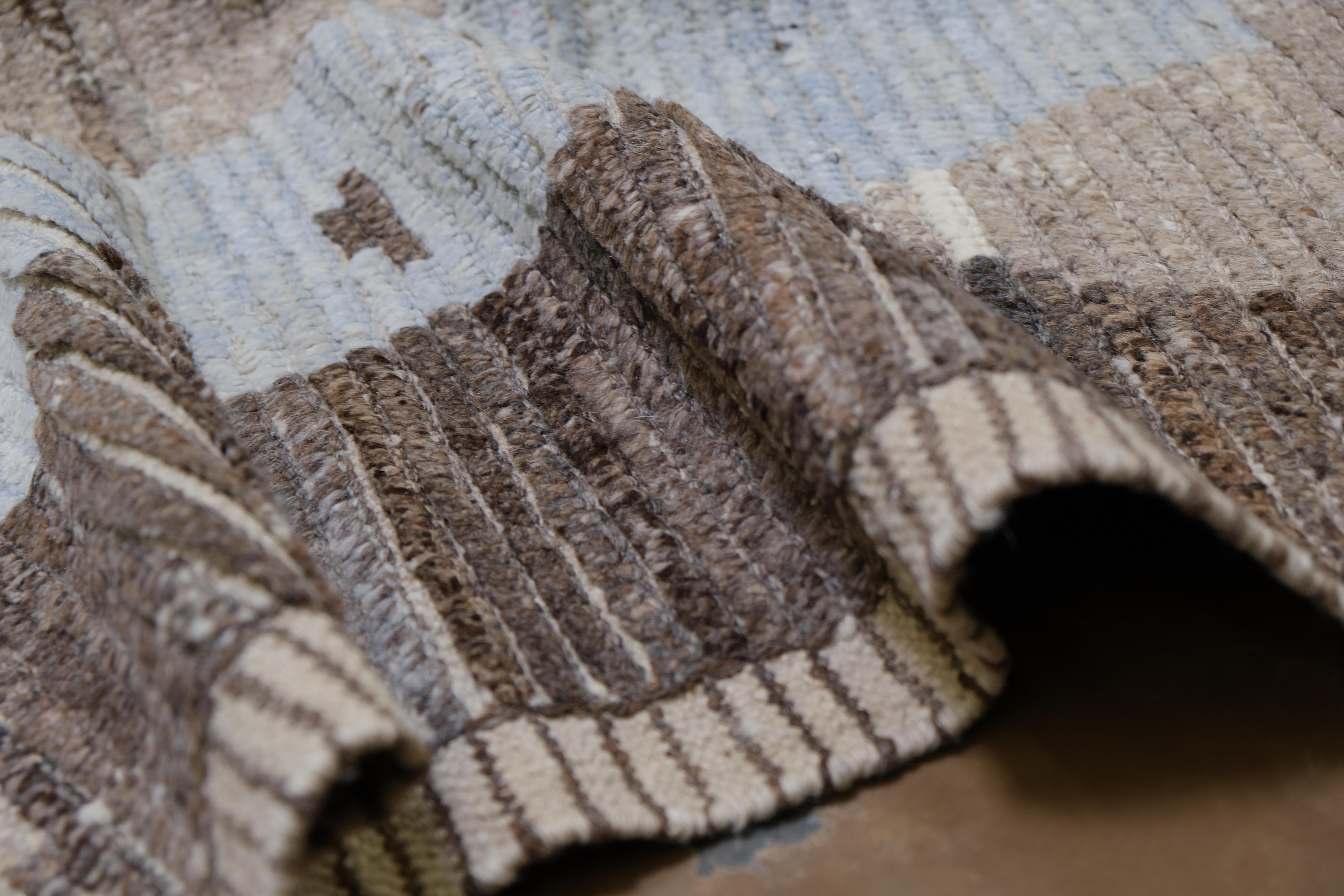 Modern Abstract Wool Rug  13'x15'7'' In New Condition For Sale In Torrance, CA